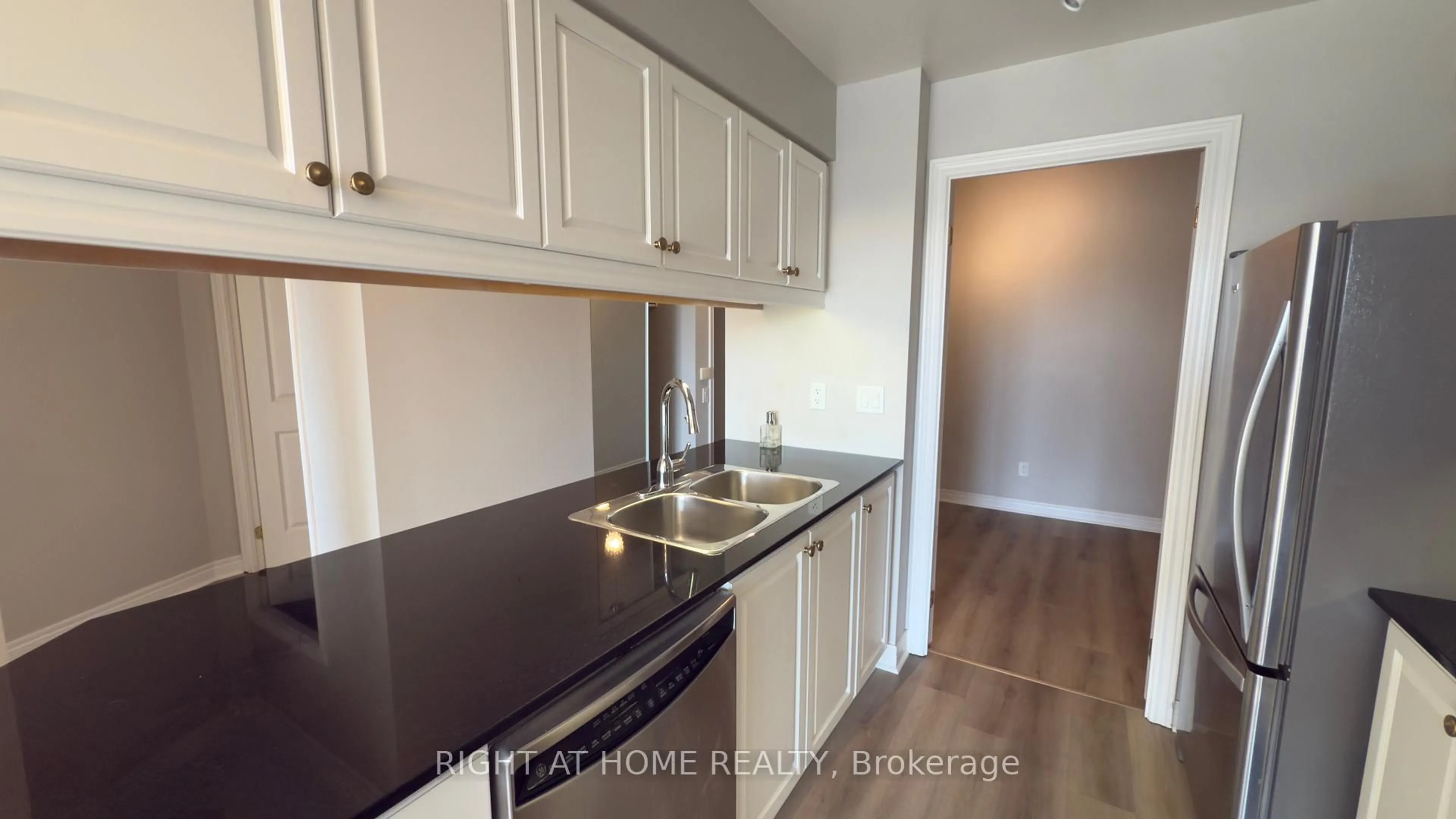 Standard kitchen, wood/laminate floor for 40 Old Mill Rd #703, Oakville Ontario L6J 7W2