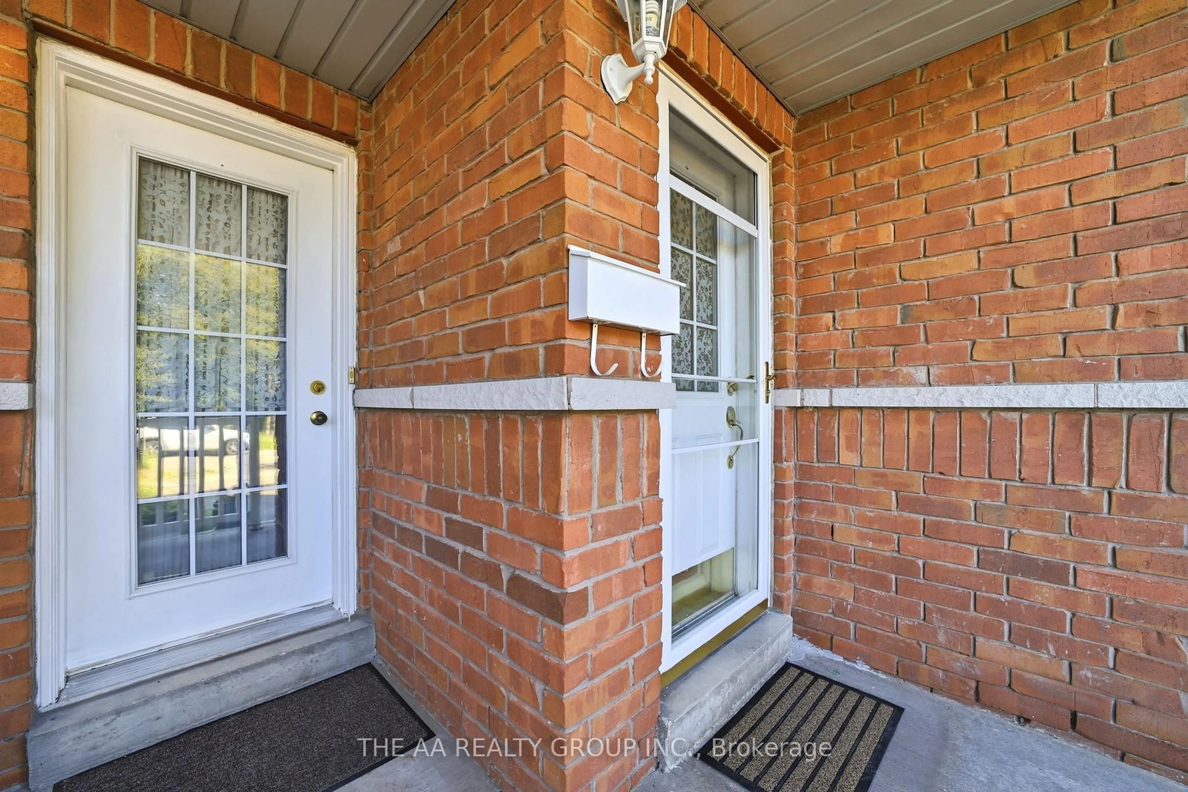 Indoor entryway for 93 San Gabriele Pl, Toronto Ontario M9L 3A5