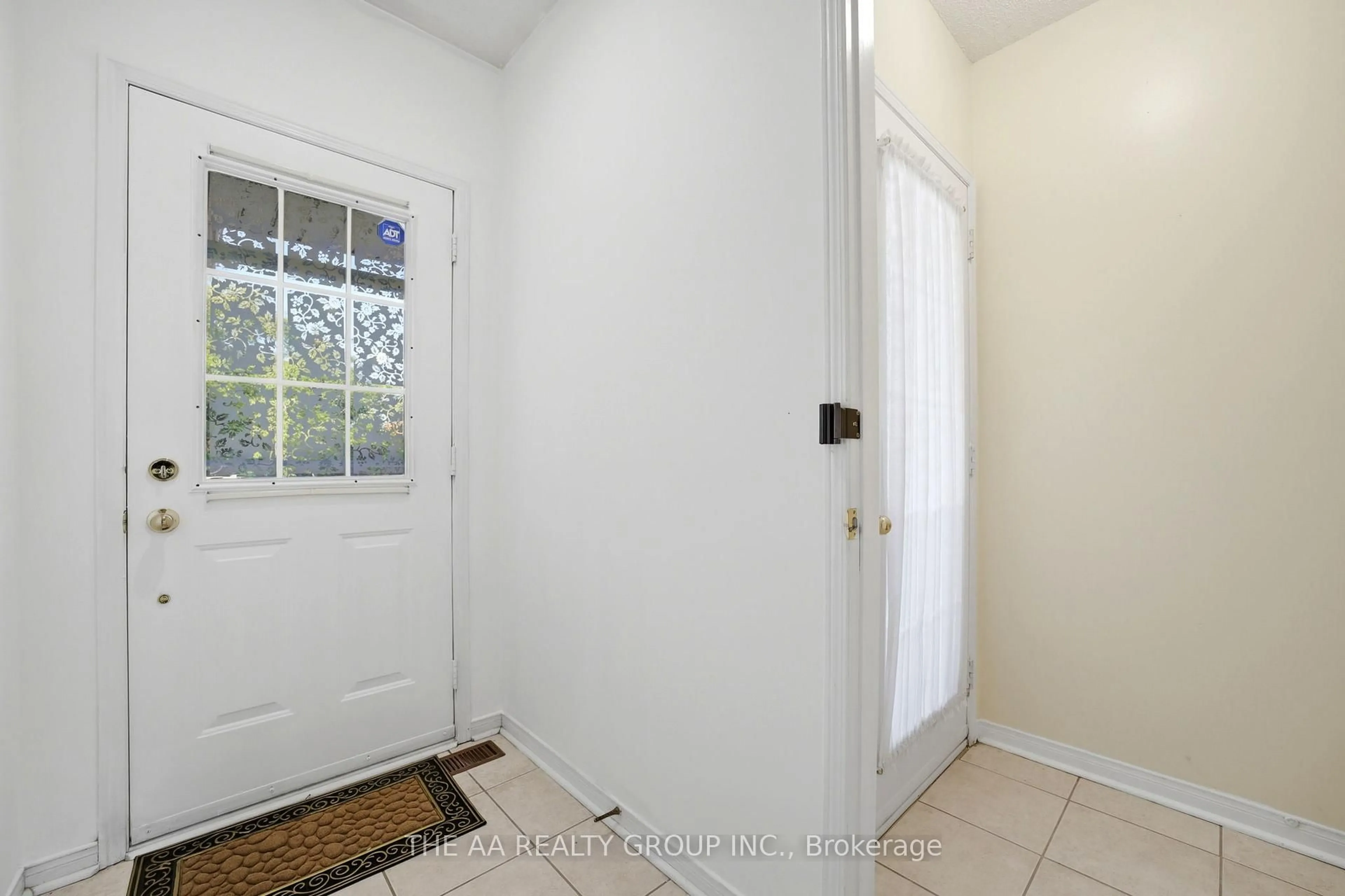 Indoor entryway for 93 San Gabriele Pl, Toronto Ontario M9L 3A5