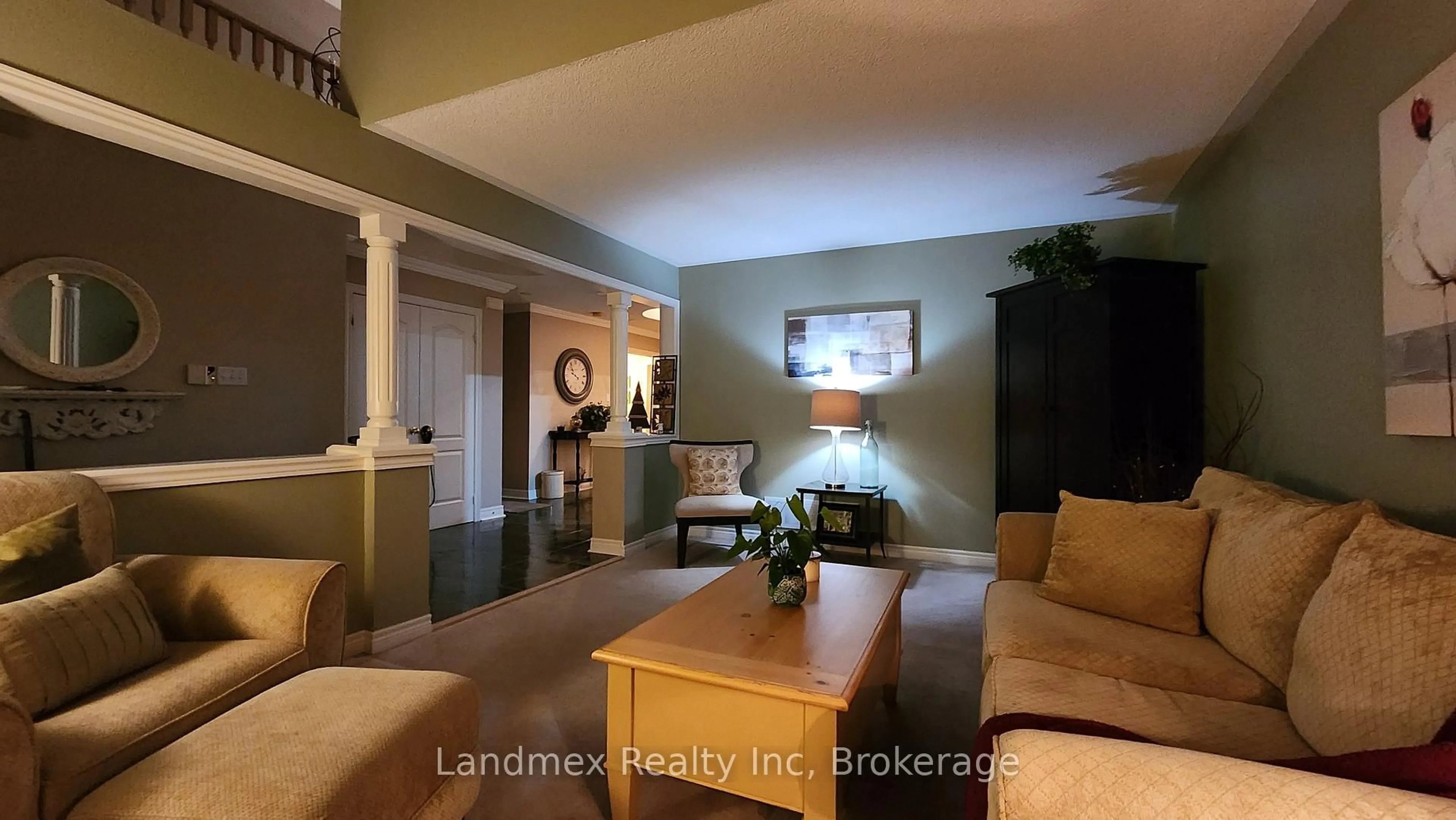 Lobby for 5423 Planter's Wood Crt, Mississauga Ontario L5M 5V6