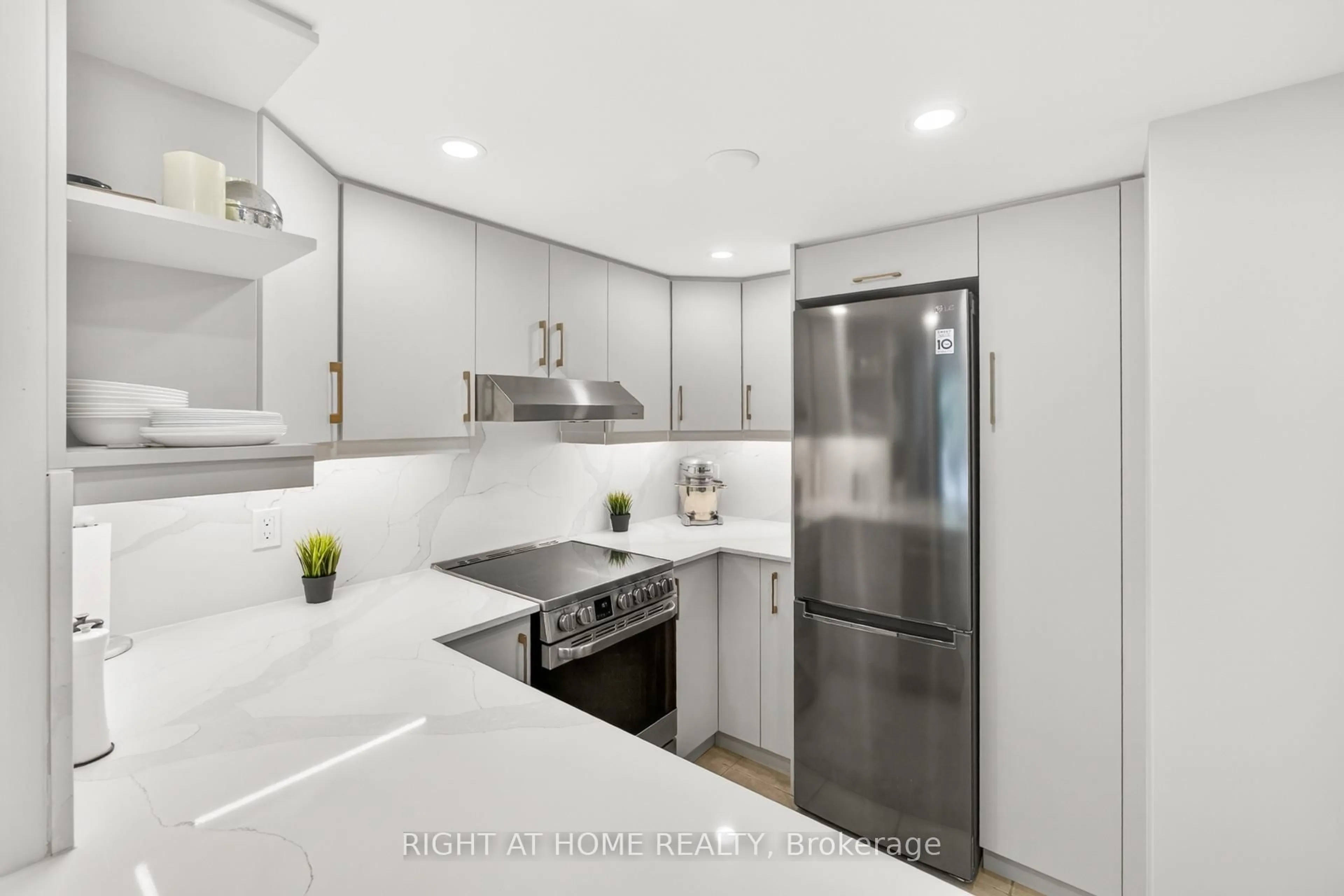 Contemporary kitchen, ceramic/tile floor for 105 George Appleton Way #2151, Toronto Ontario M3M 0A2