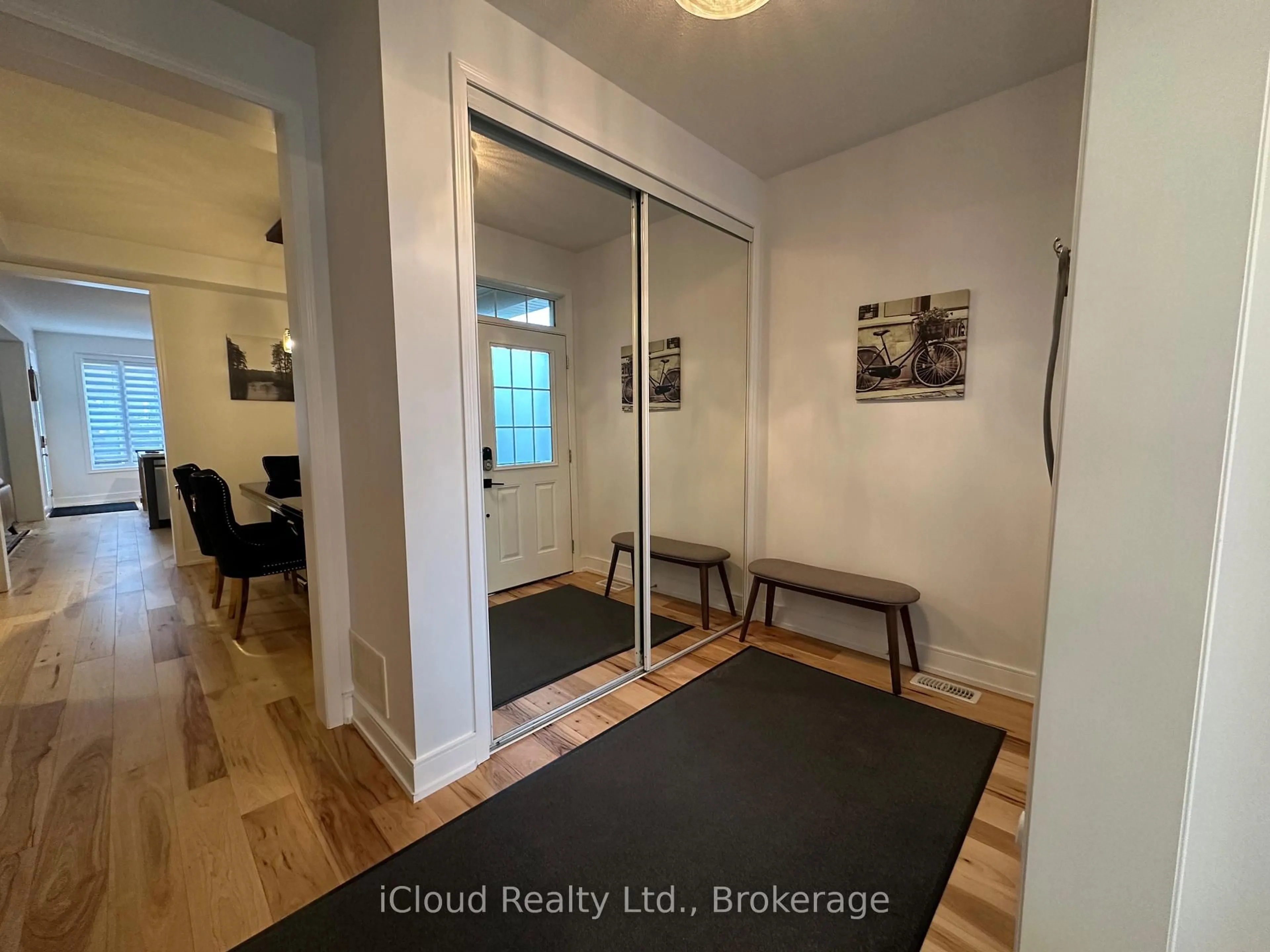 Indoor entryway for 433 Jelinik Terr, Milton Ontario L9T 7N2
