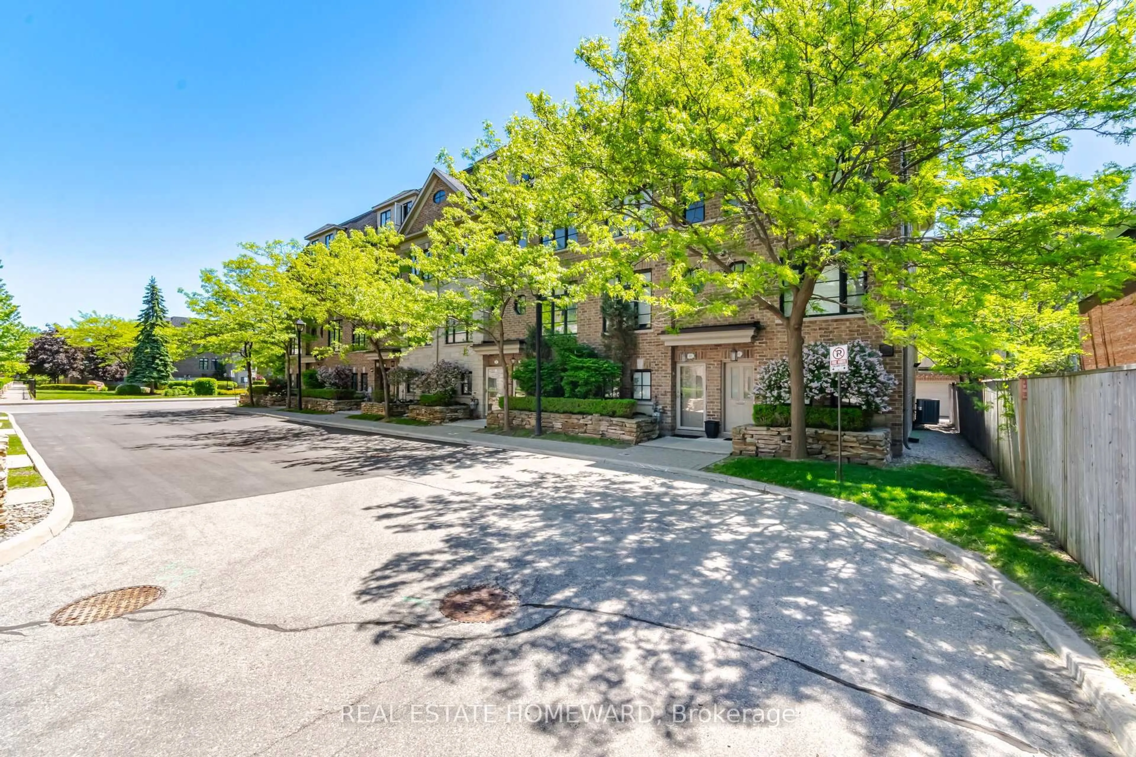 A pic from outside/outdoor area/front of a property/back of a property/a pic from drone, street for 62 Cormier Hts, Toronto Ontario M8Z 0B5