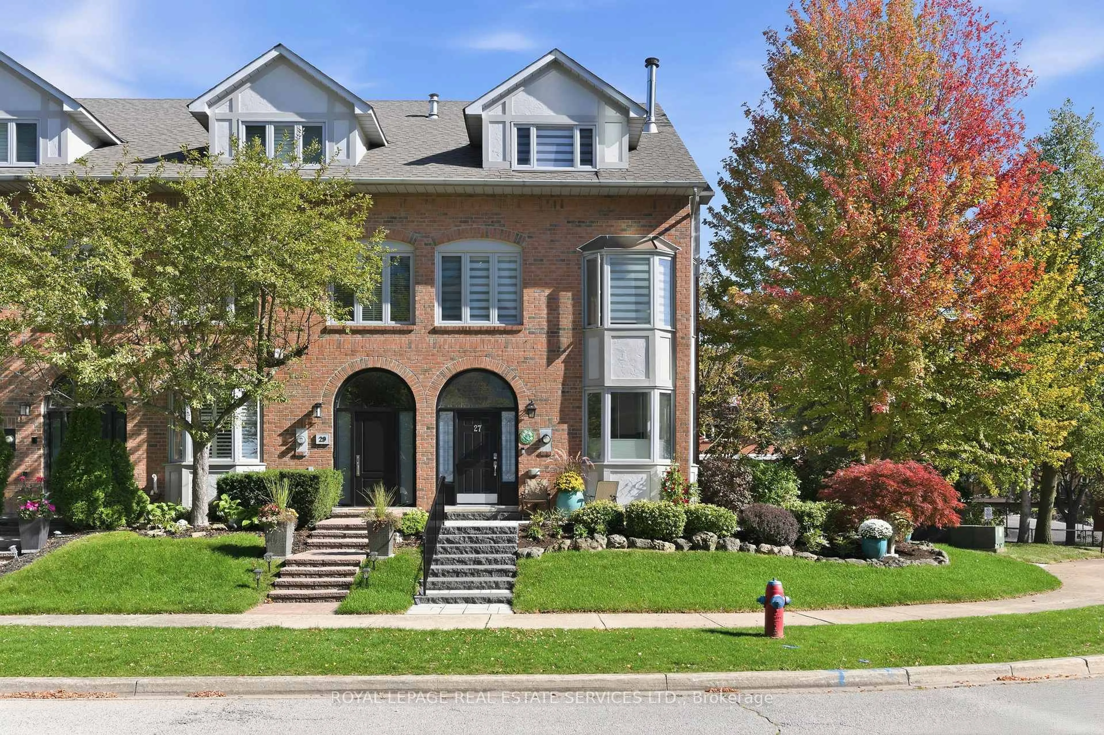 Home with brick exterior material, street for 27 Southaven Pl, Oakville Ontario L6L 6L2