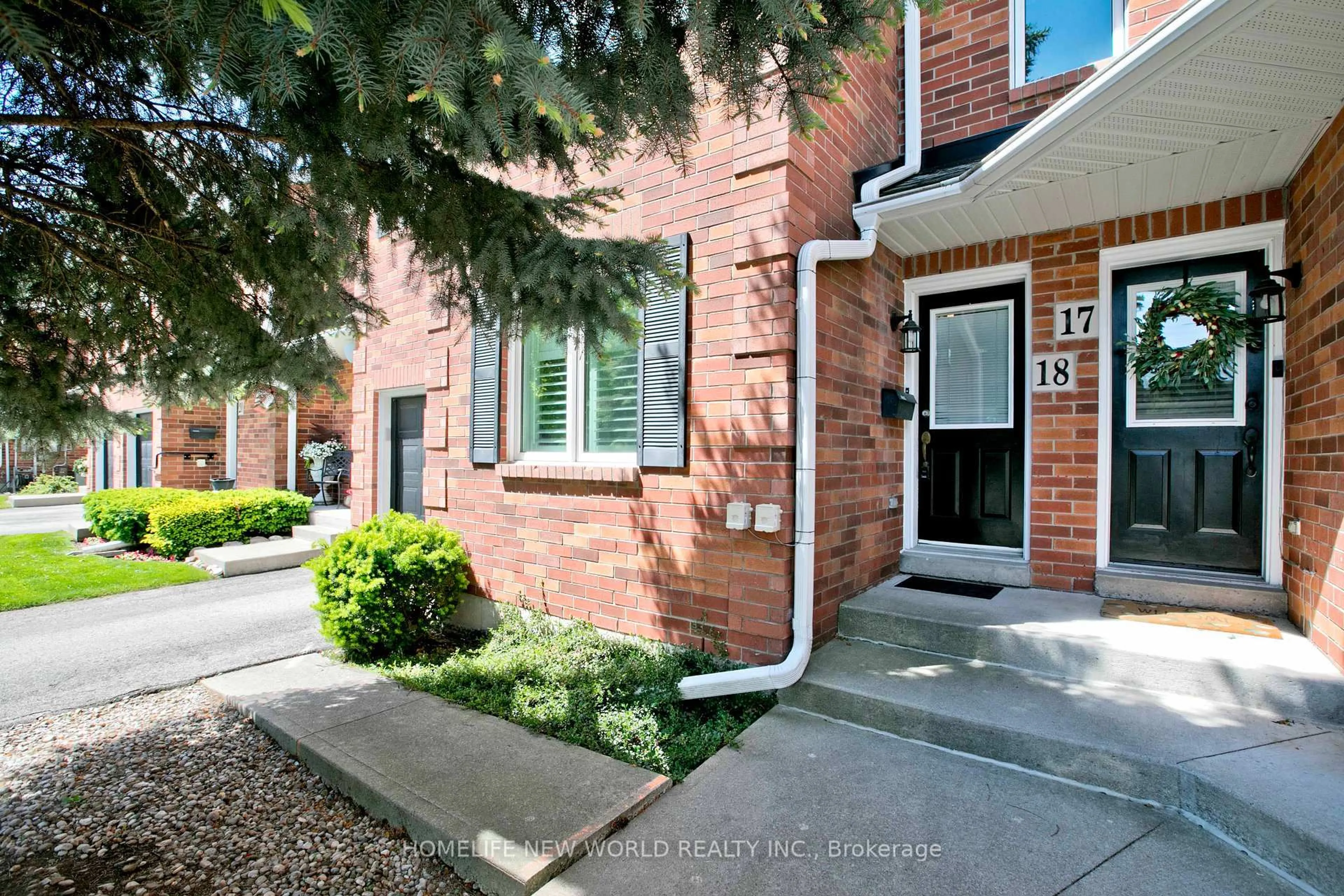 Home with brick exterior material, street for 2120 Headon Rd #18, Burlington Ontario L7M 4J9