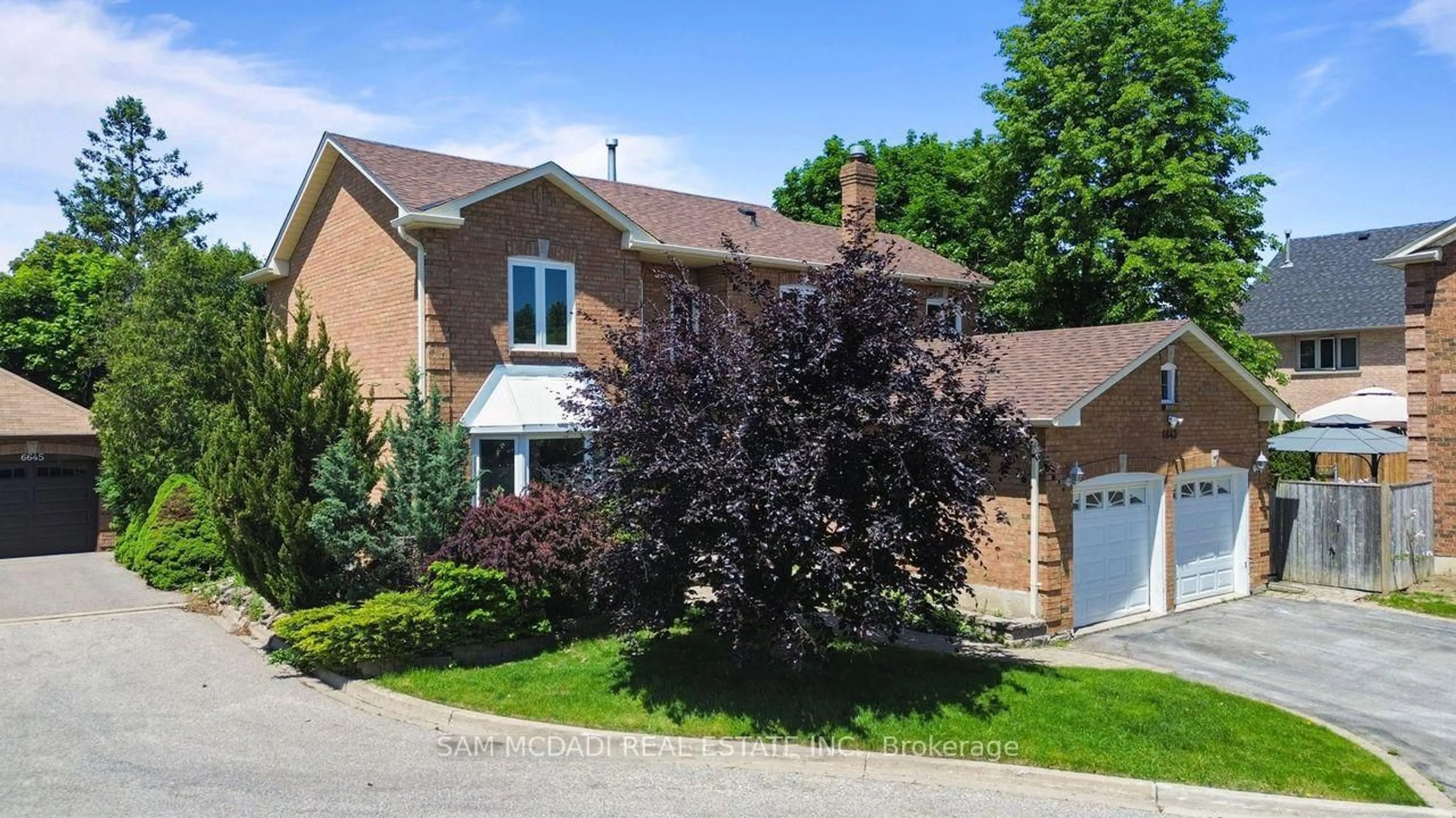 Home with brick exterior material, street for 6643 Mockingbird Lane, Mississauga Ontario L5N 5K2