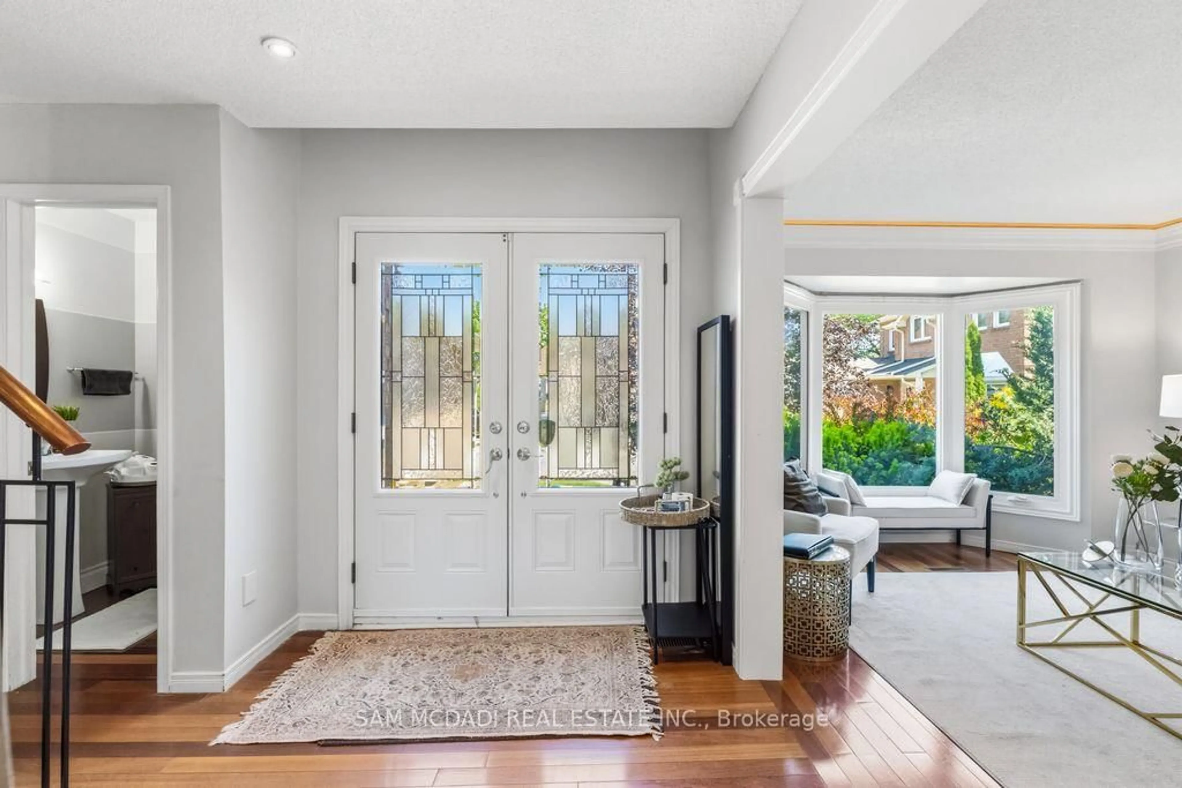 Indoor entryway for 6643 Mockingbird Lane, Mississauga Ontario L5N 5K2