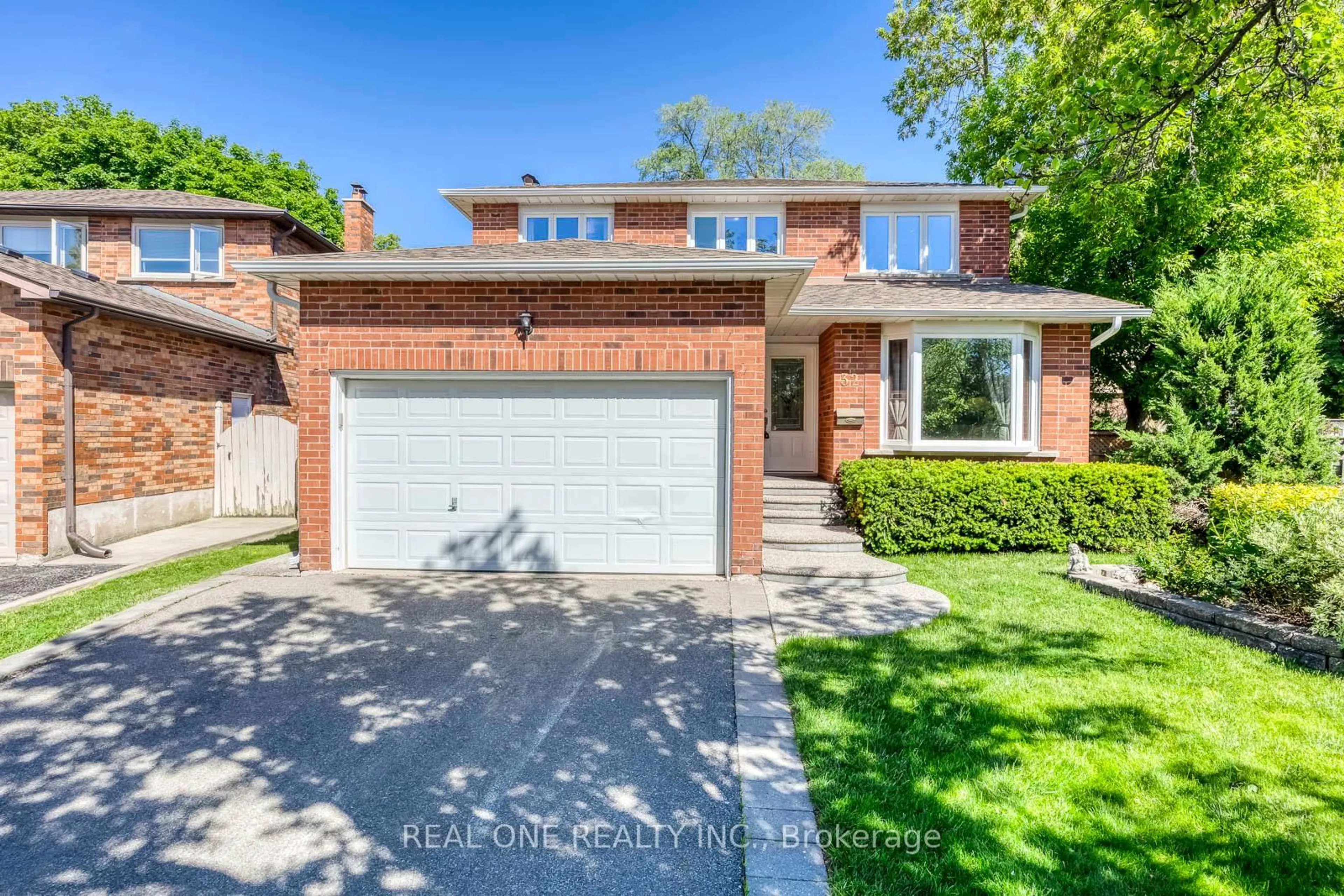 Home with brick exterior material, street for 32 Roslo Crt, Oakville Ontario L6H 4S1