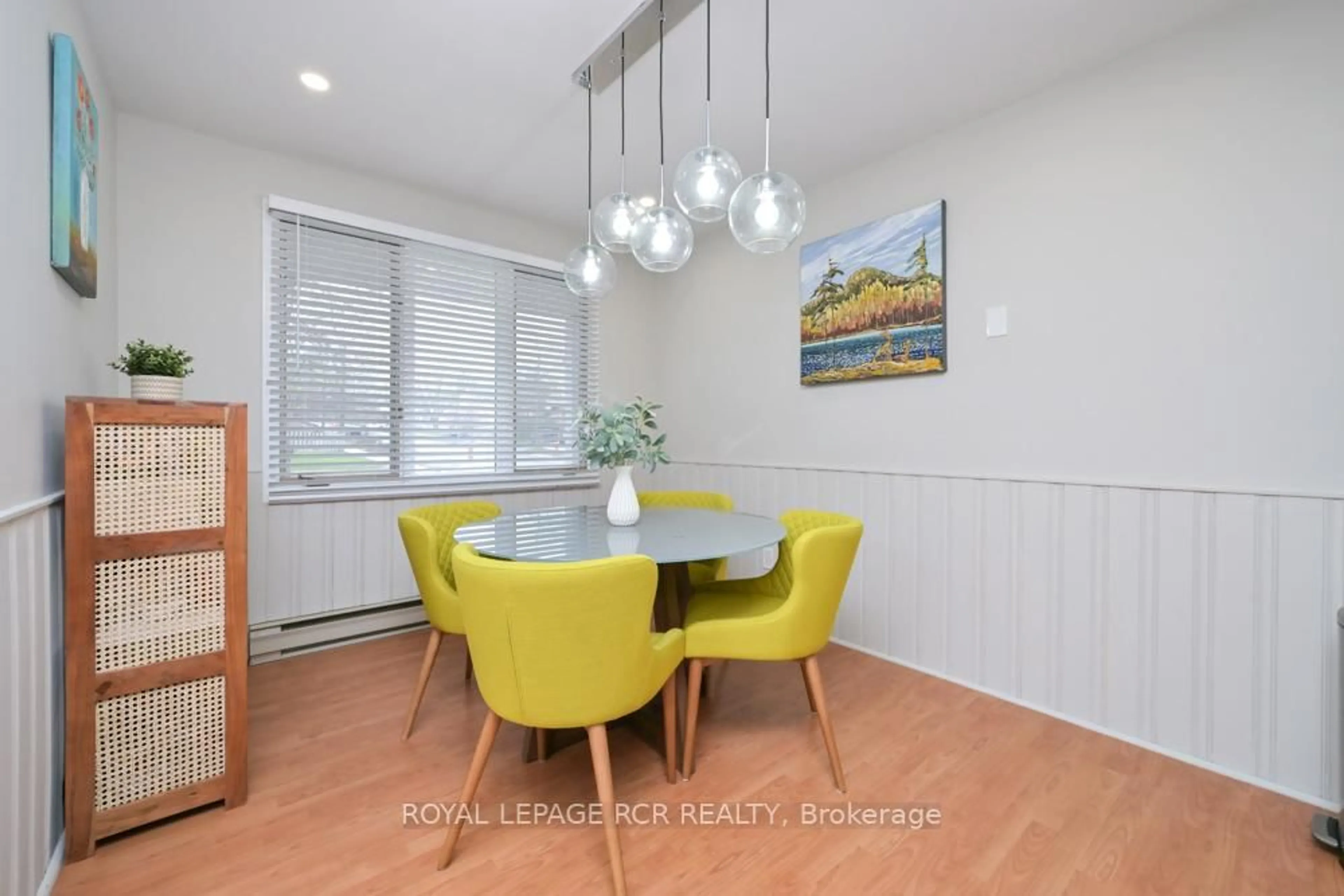 Dining room, wood/laminate floor for 1 Steven St, Orangeville Ontario L9W 4G1