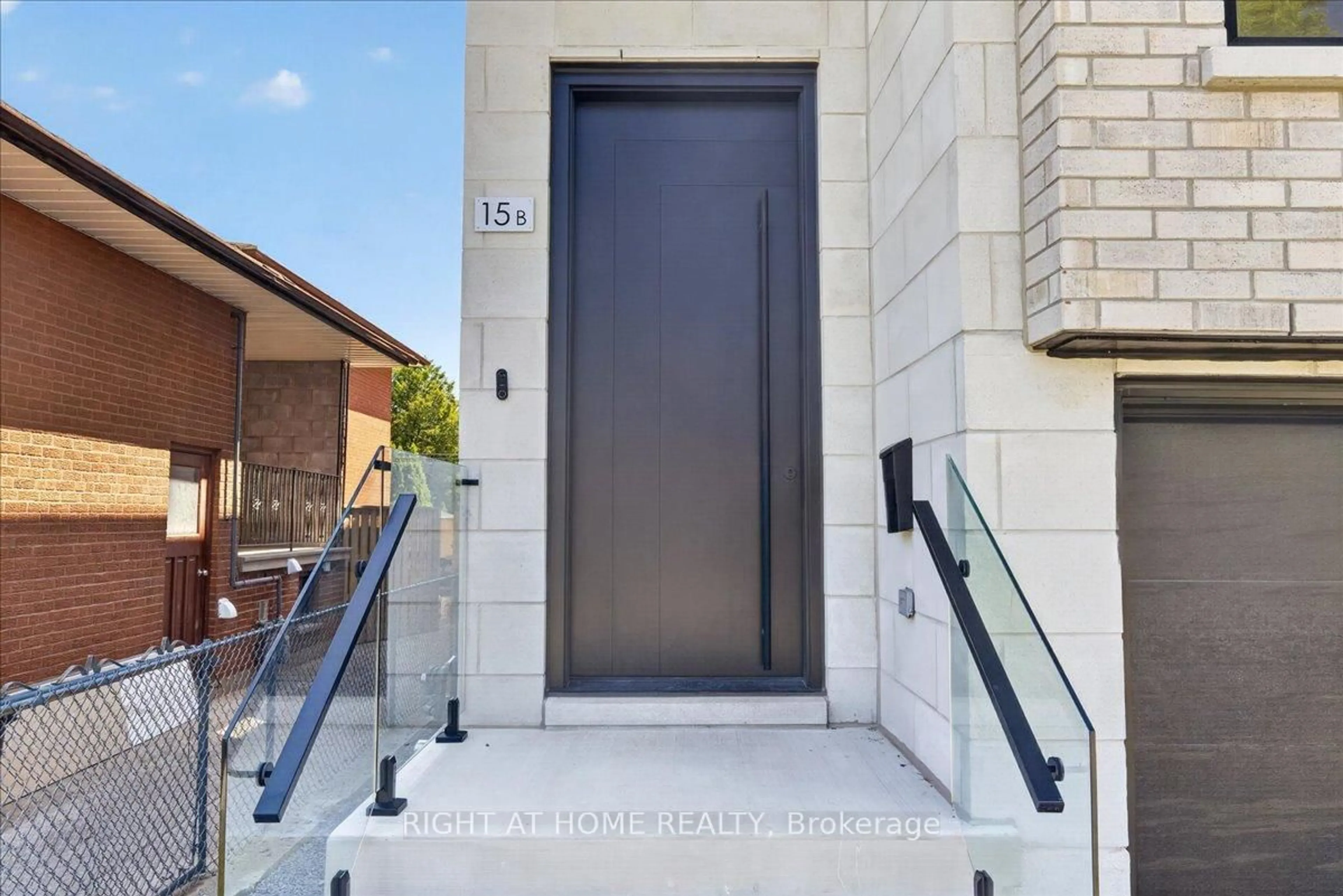 Indoor entryway for 15B ROSEMEADE Ave, Toronto Ontario M8Y 3A2
