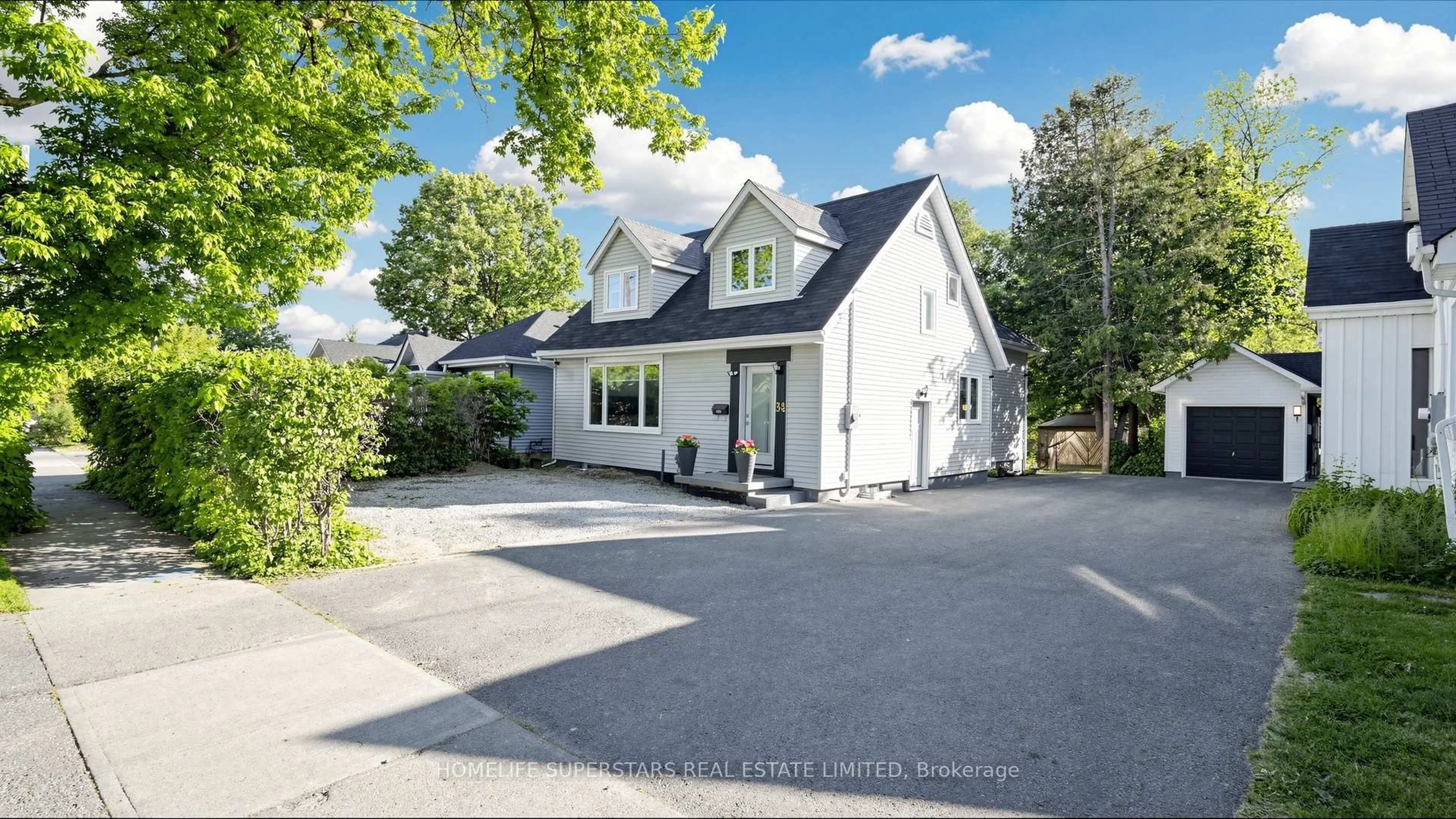 A pic from outside/outdoor area/front of a property/back of a property/a pic from drone, street for 34 Mercer Dr, Brampton Ontario L6X 1B4