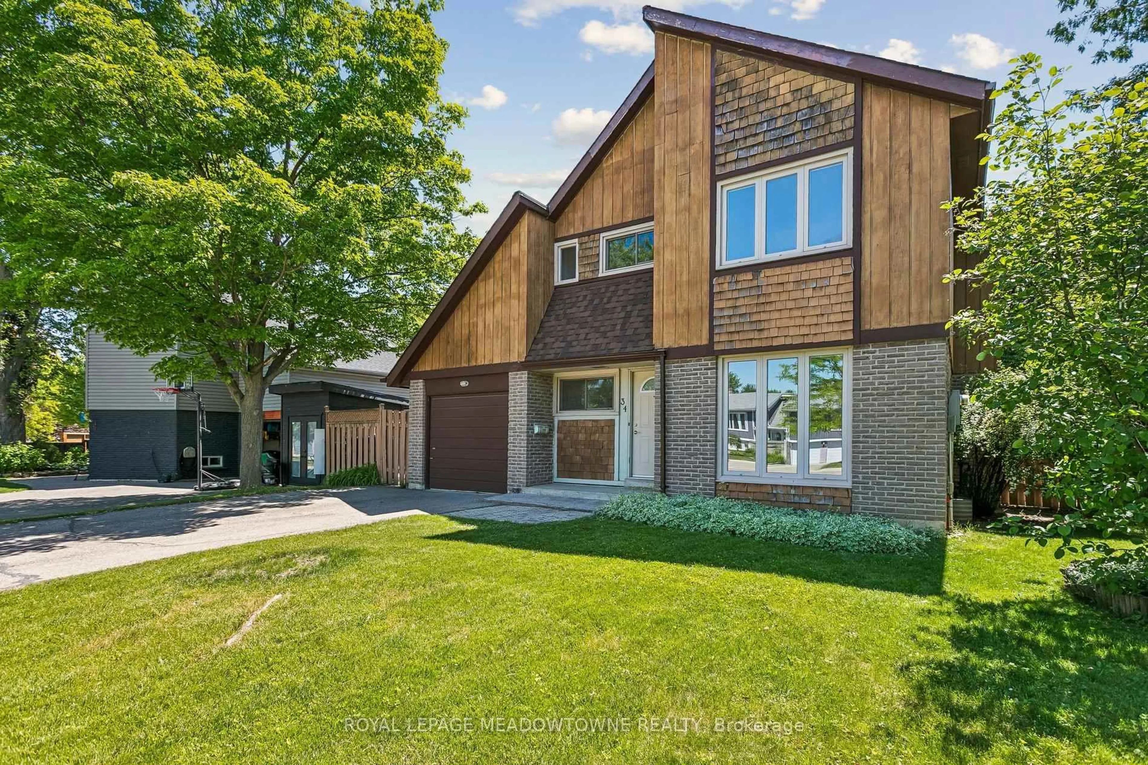 Home with brick exterior material, unknown for 34 Plainsman Rd, Mississauga Ontario L5N 1C7