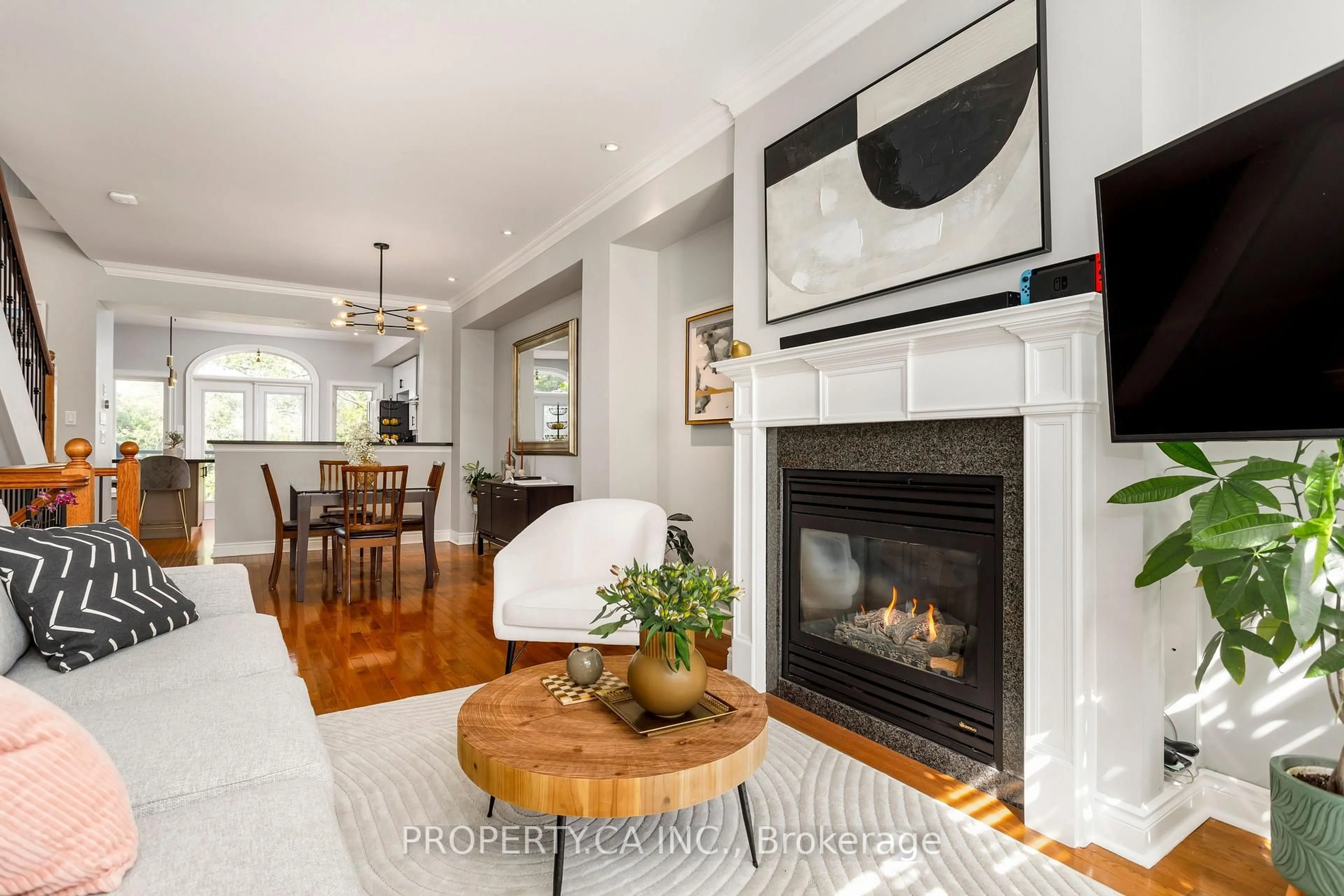 Living room with furniture, unknown for 9 Leaves Terr, Toronto Ontario M8Y 4H4