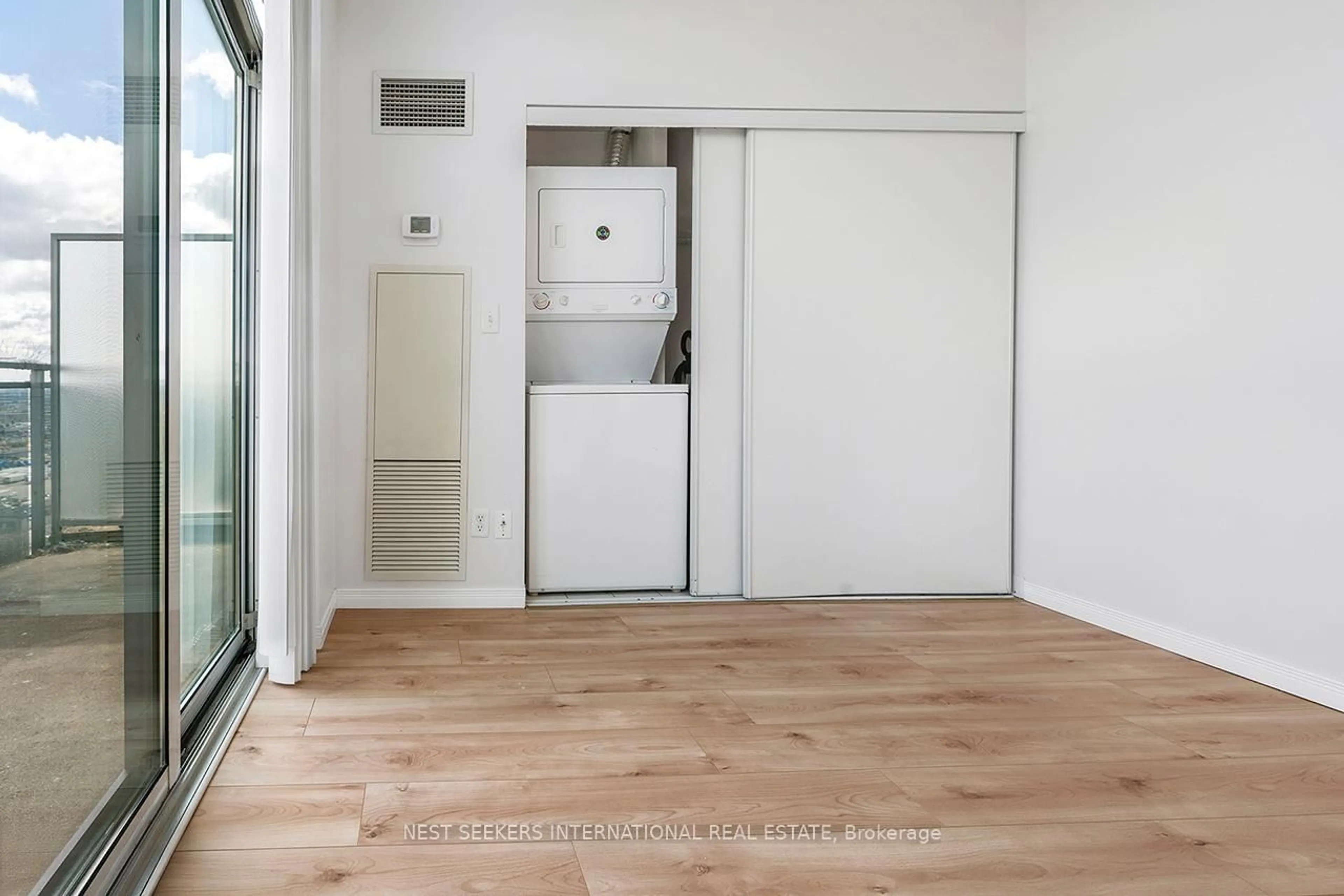 A pic of a room for 215 Queen St #2309, Brampton Ontario L6W 0A9