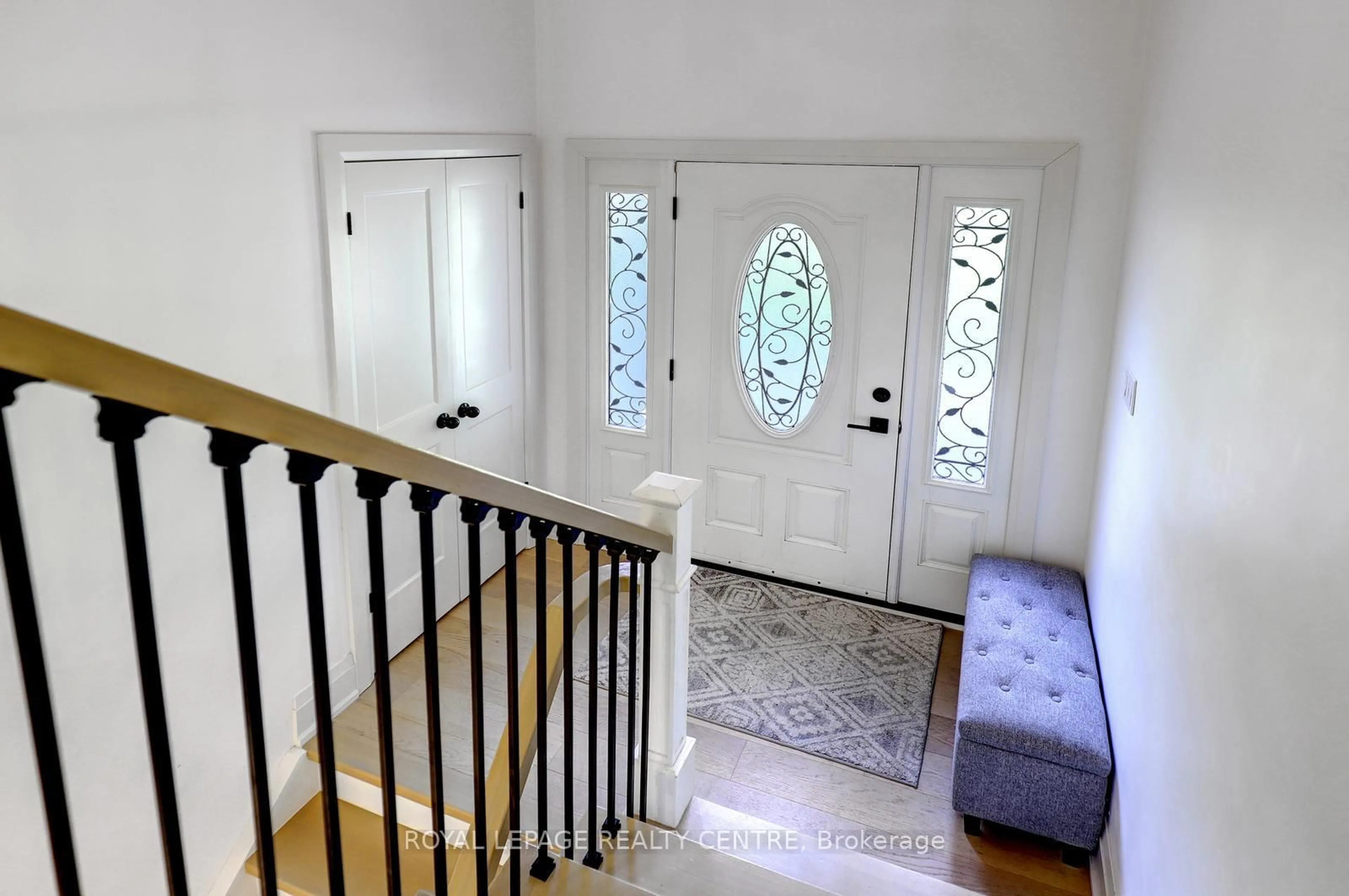 Indoor entryway for 69 Glenda Jane Dr, Milton Ontario L0P 1B0