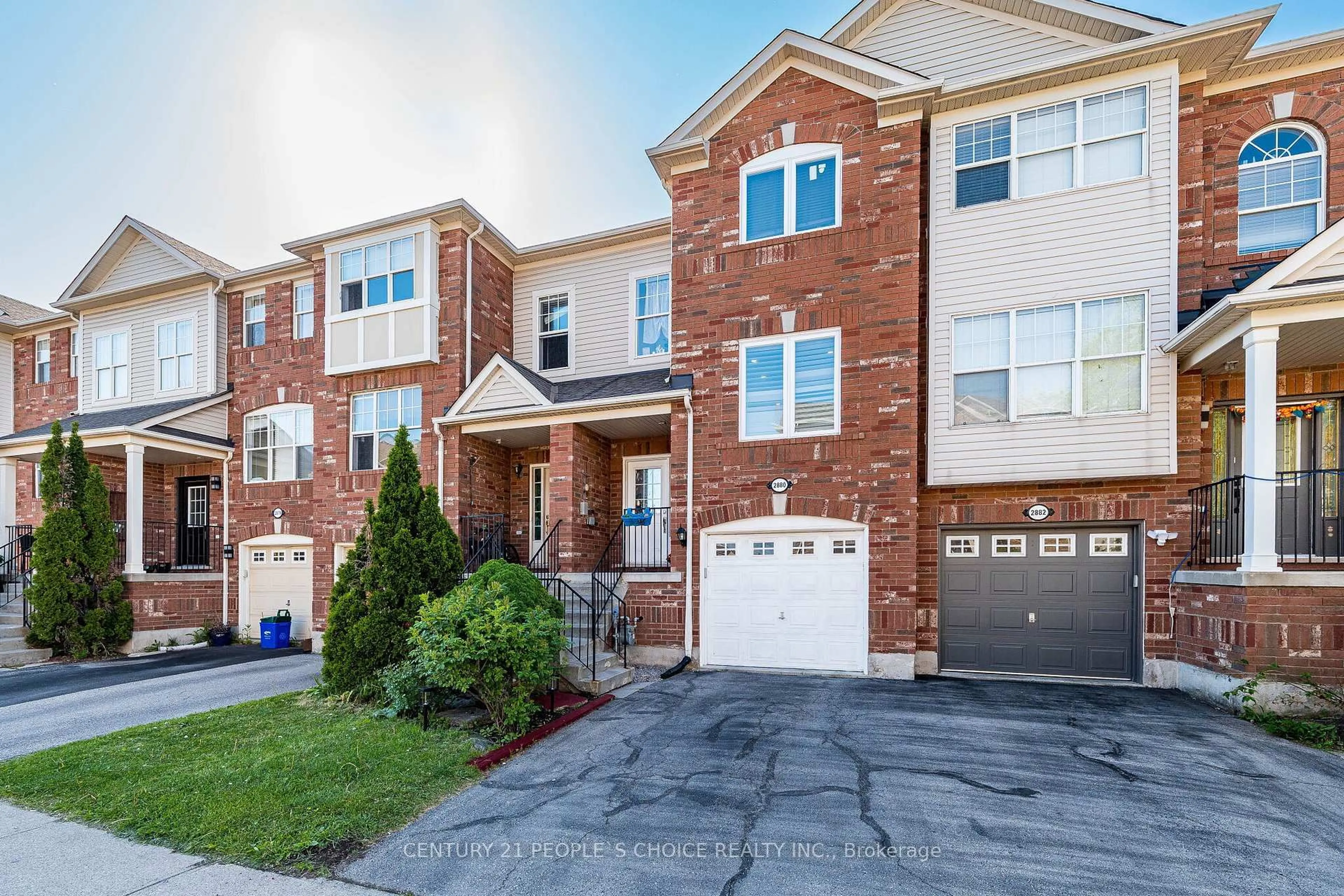 Home with brick exterior material, street for 2880 Garnethill Way, Oakville Ontario L6M 5E8