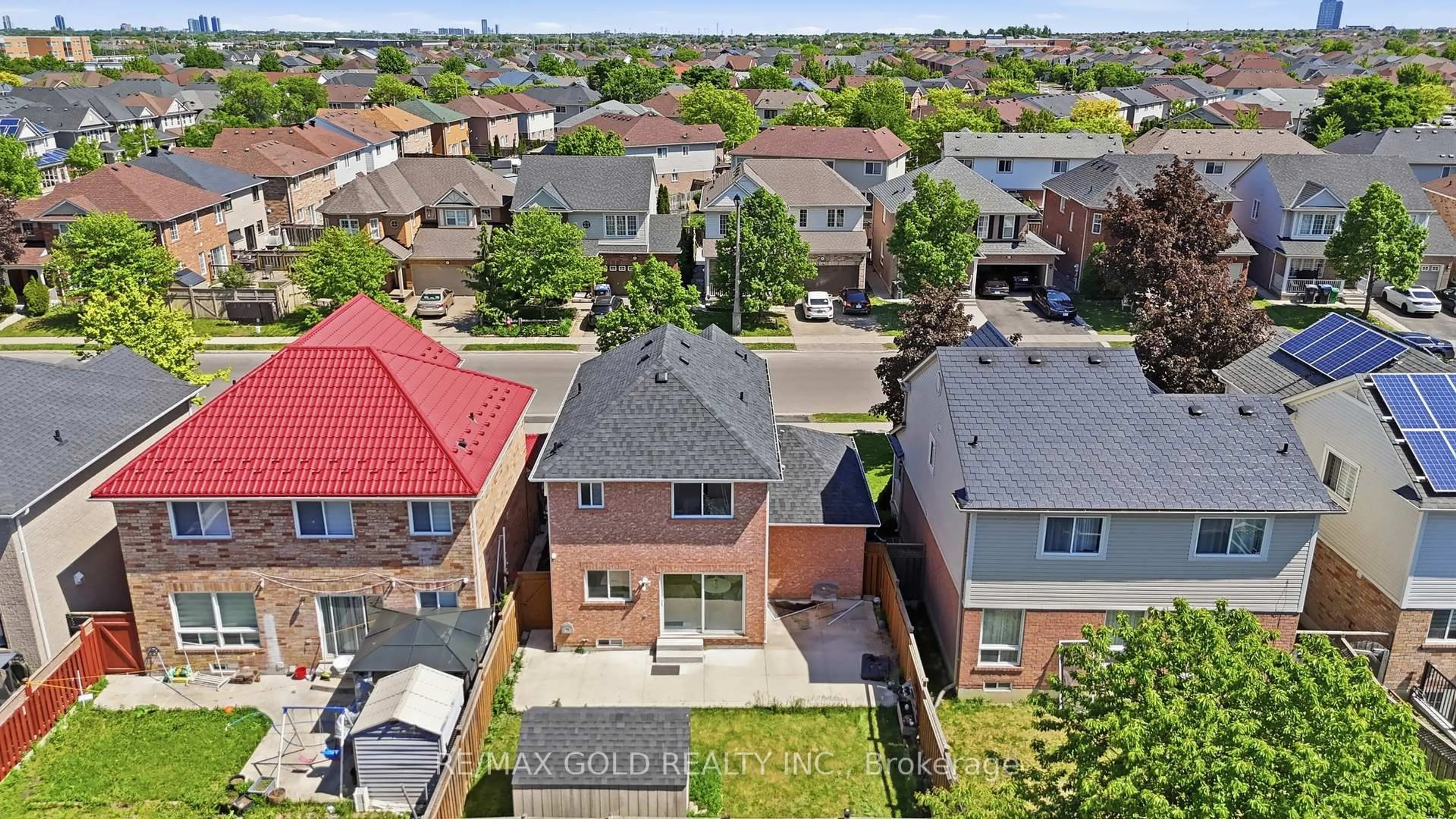 A pic from outside/outdoor area/front of a property/back of a property/a pic from drone, street for 74 Sugarhill Dr, Brampton Ontario L7A 3N2