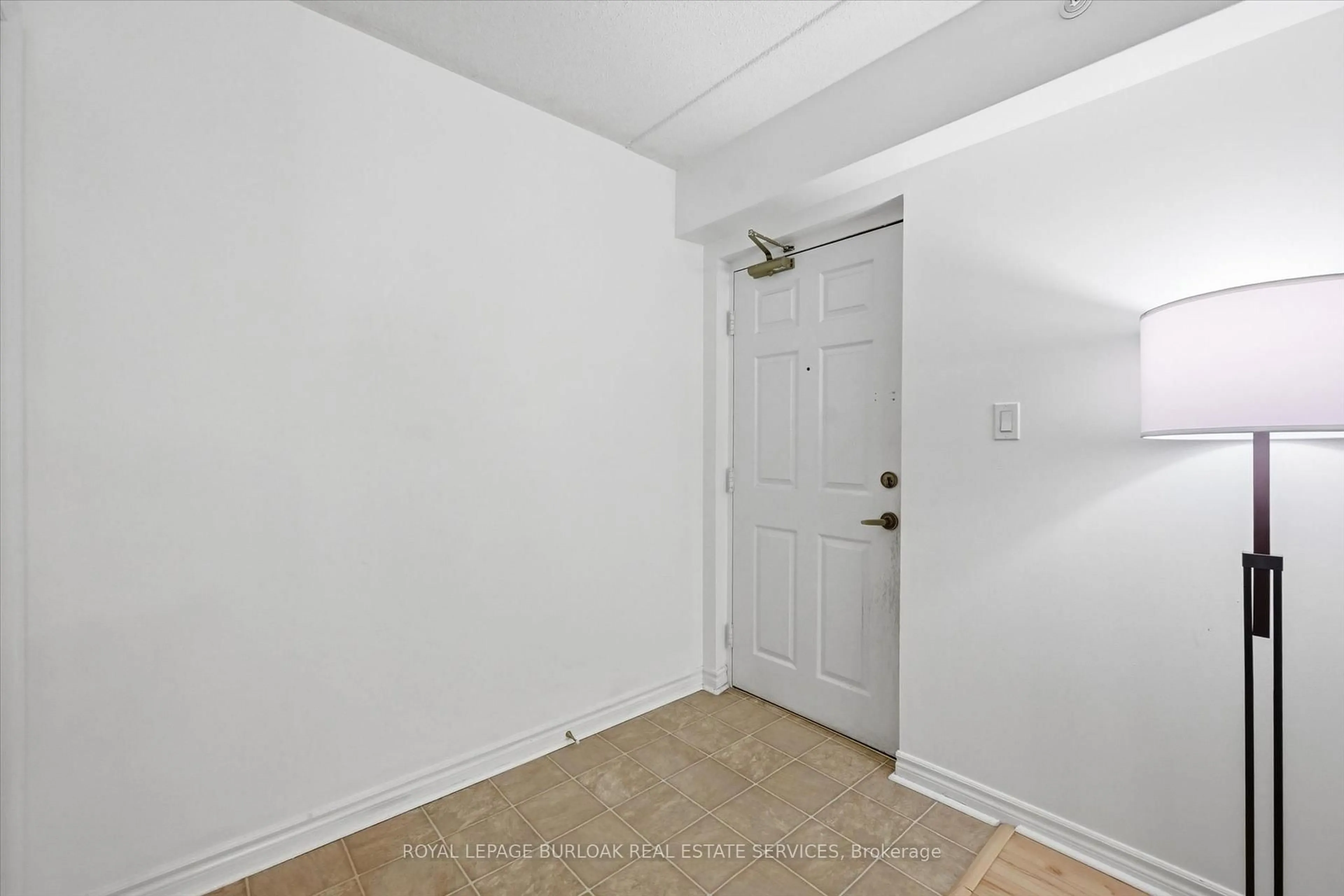 A pic of a room for 2085 Appleby Line #107, Burlington Ontario L7L 7H4