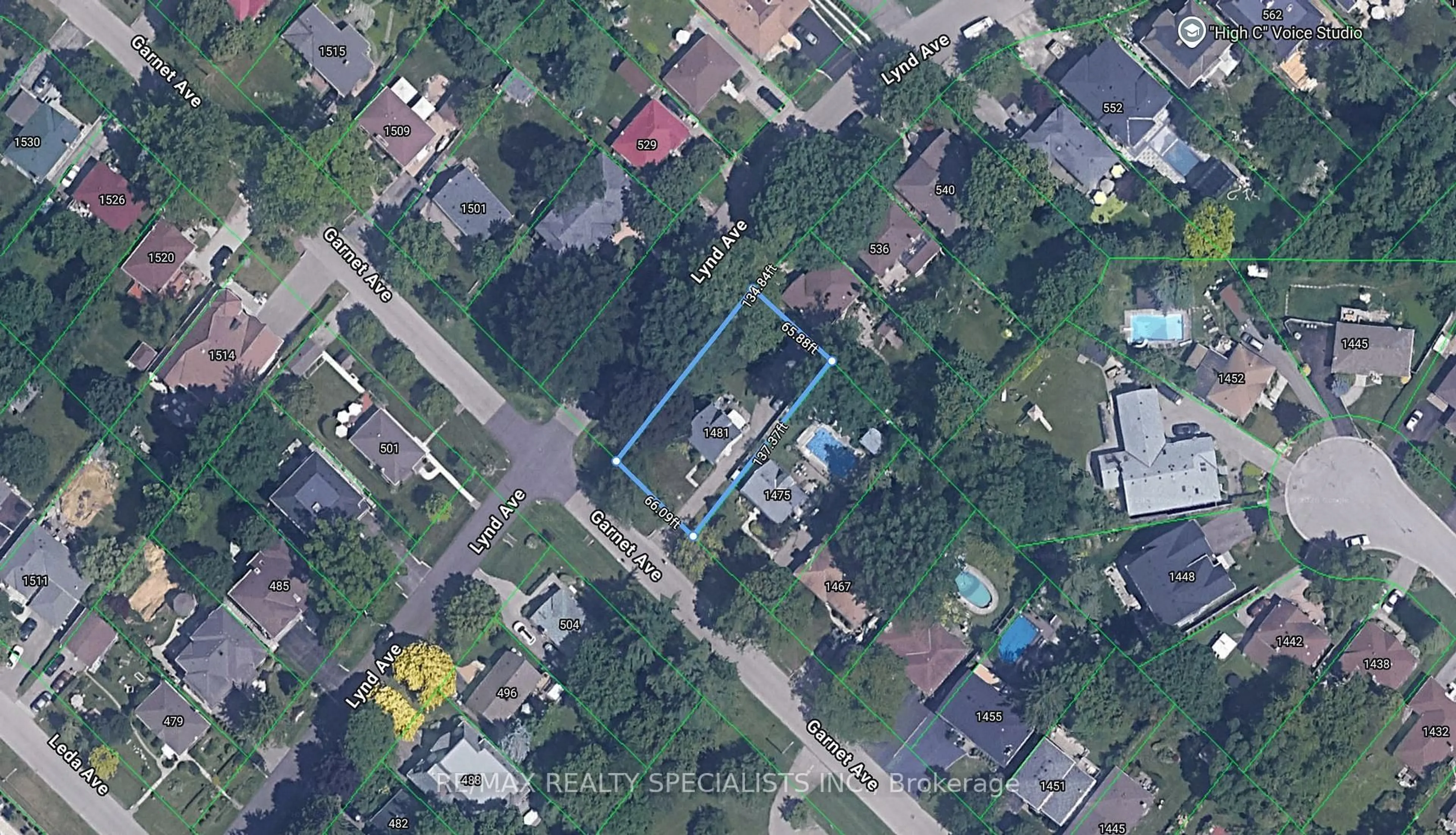 A pic from outside/outdoor area/front of a property/back of a property/a pic from drone, street for 1481 Garnet Ave, Mississauga Ontario L5G 4C5