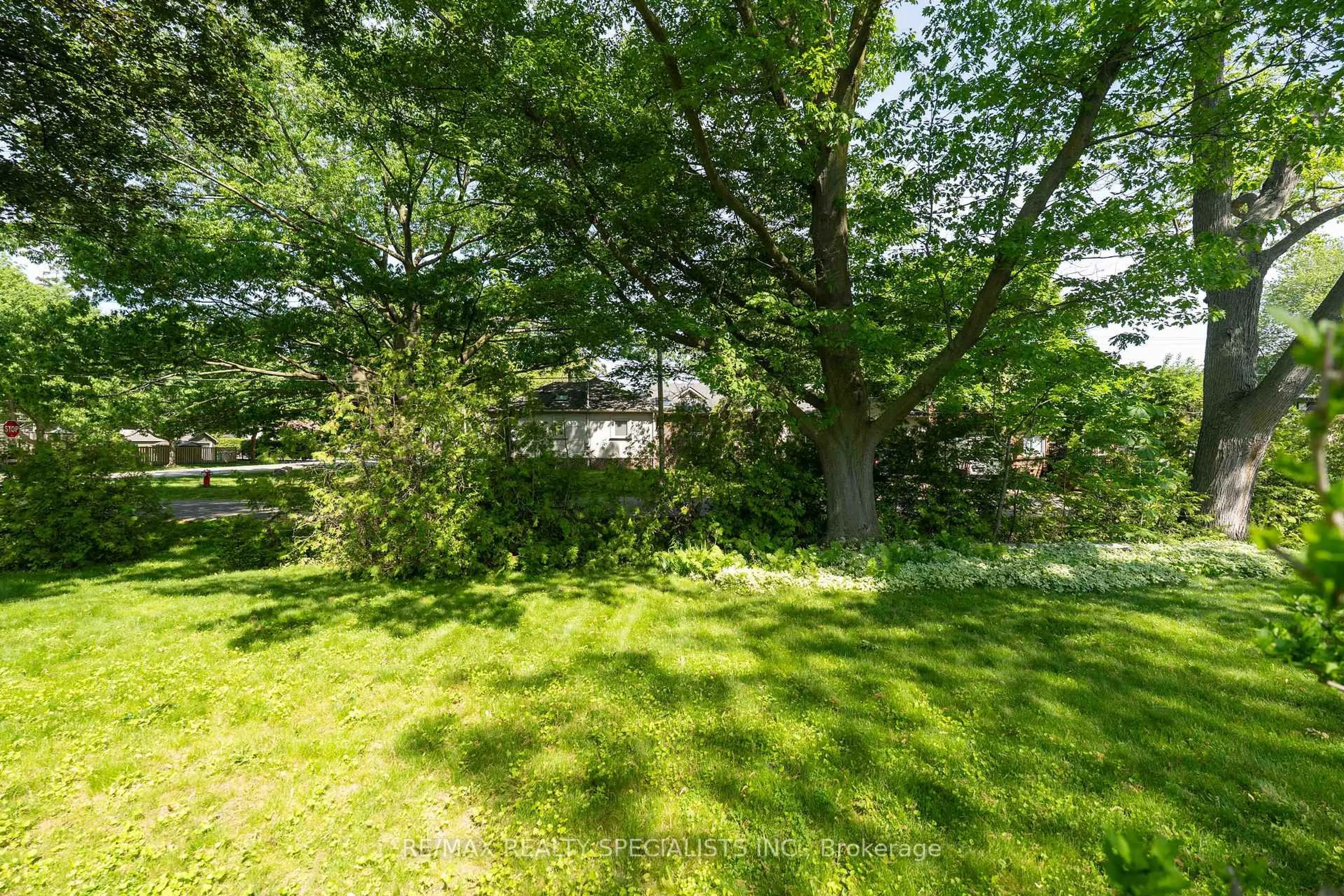 Unknown for 1481 Garnet Ave, Mississauga Ontario L5G 4C5
