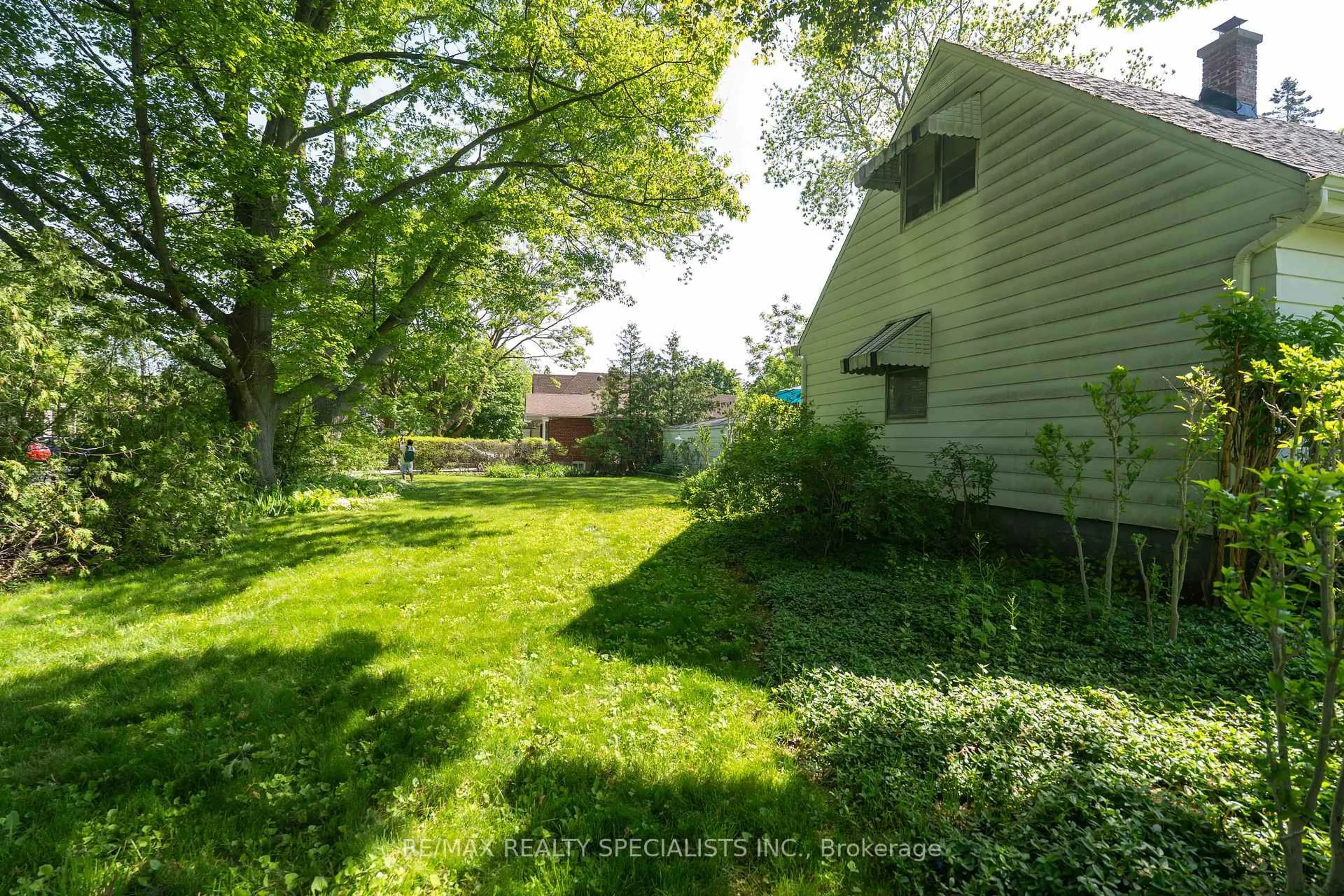 Patio, unknown for 1481 Garnet Ave, Mississauga Ontario L5G 4C5