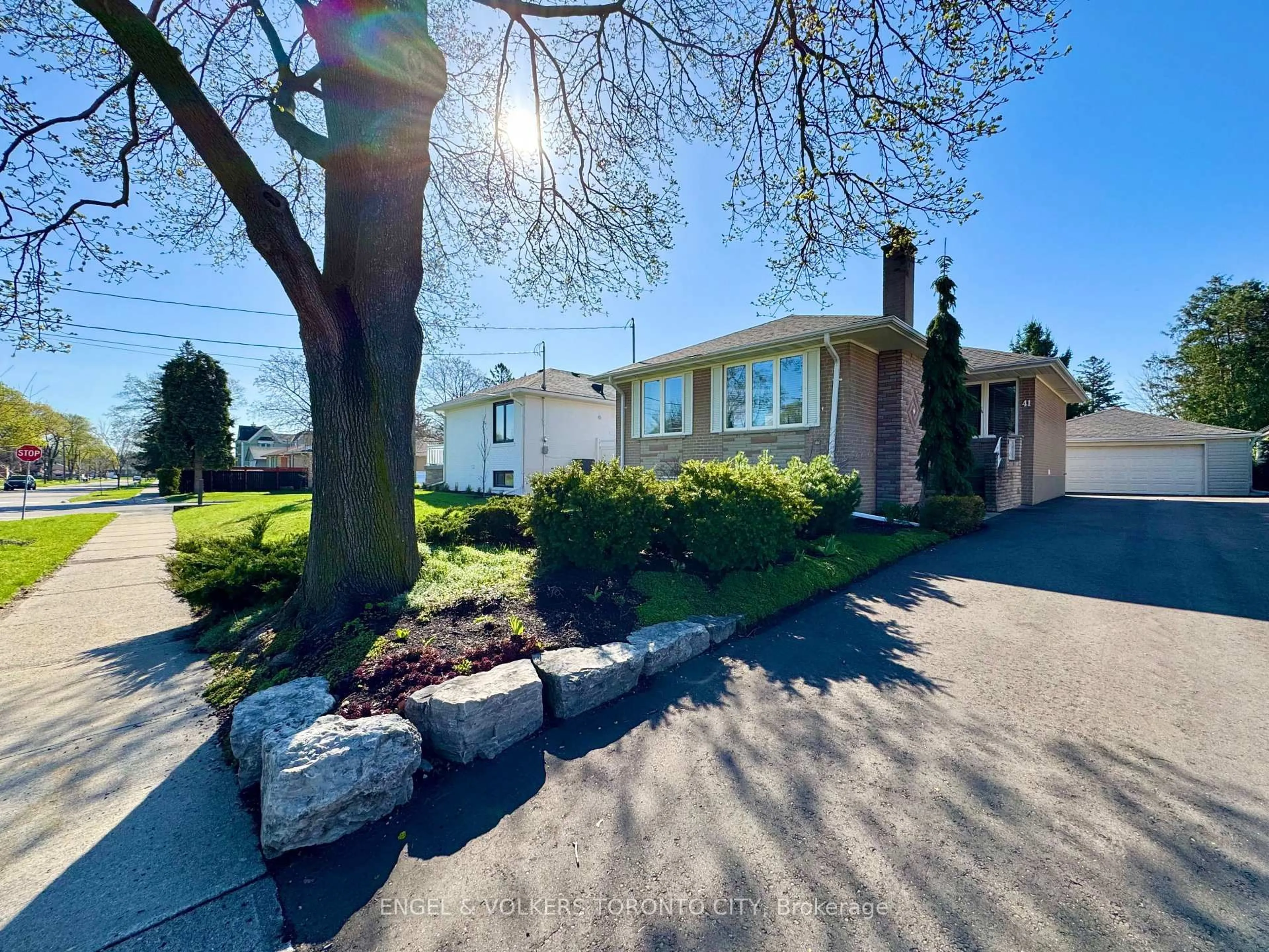 Unknown for 41 Paragon Rd, Toronto Ontario M9R 1J9