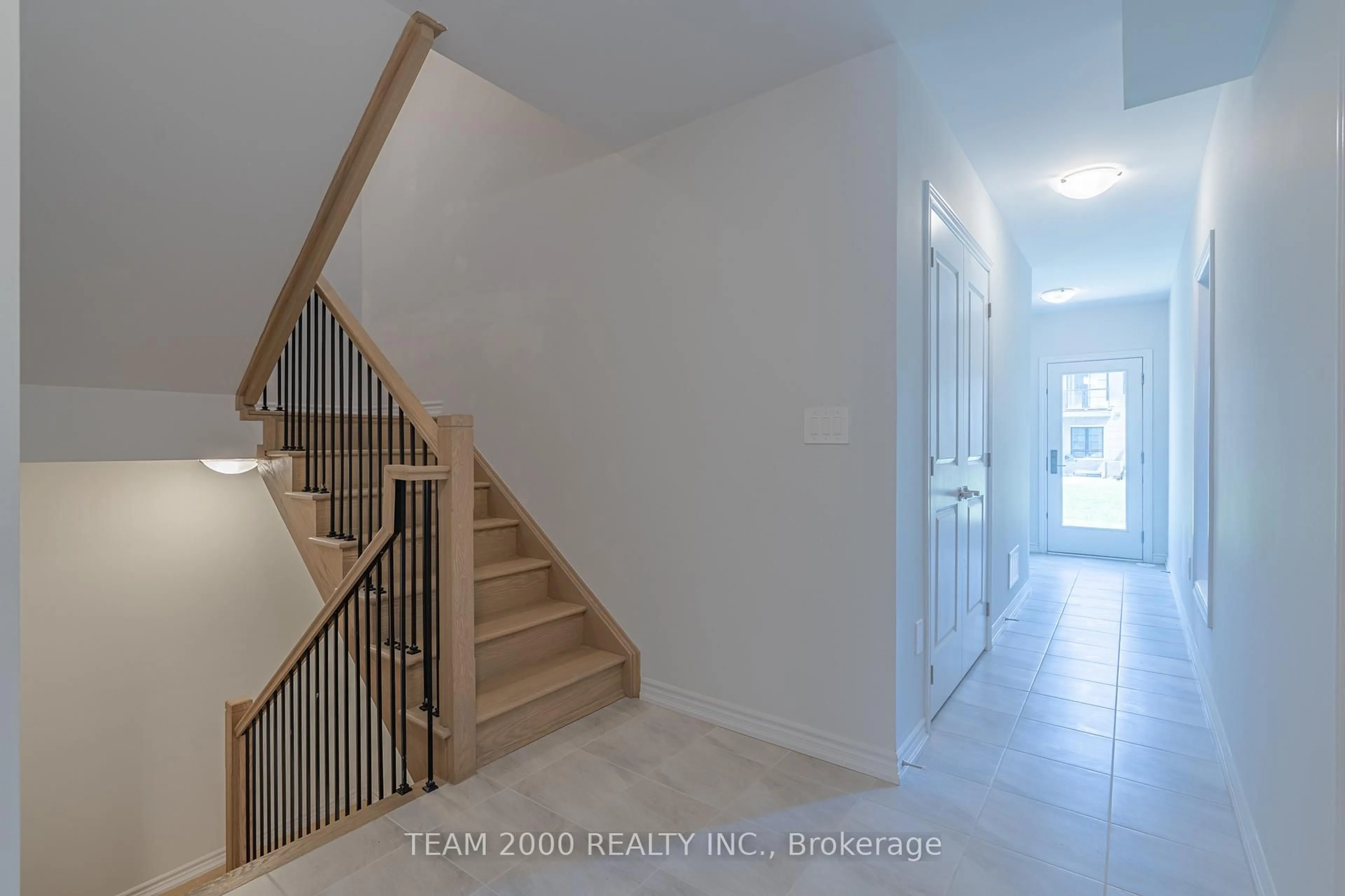 Unknown for 5942 Saigon St, Mississauga Ontario L5V 0E9