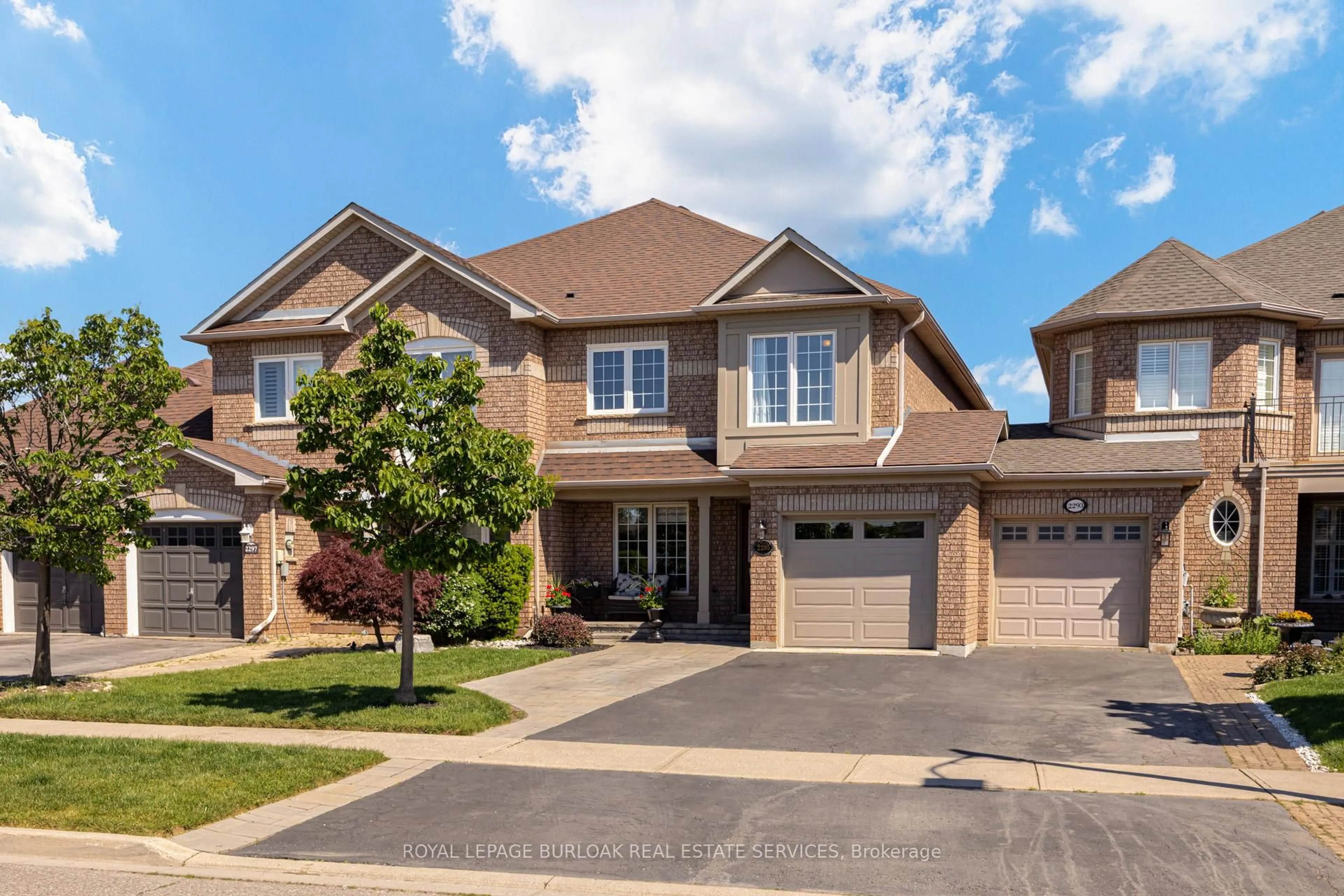 Home with brick exterior material, street for 2295 Kingfisher Crt, Oakville Ontario L6M 3Z3