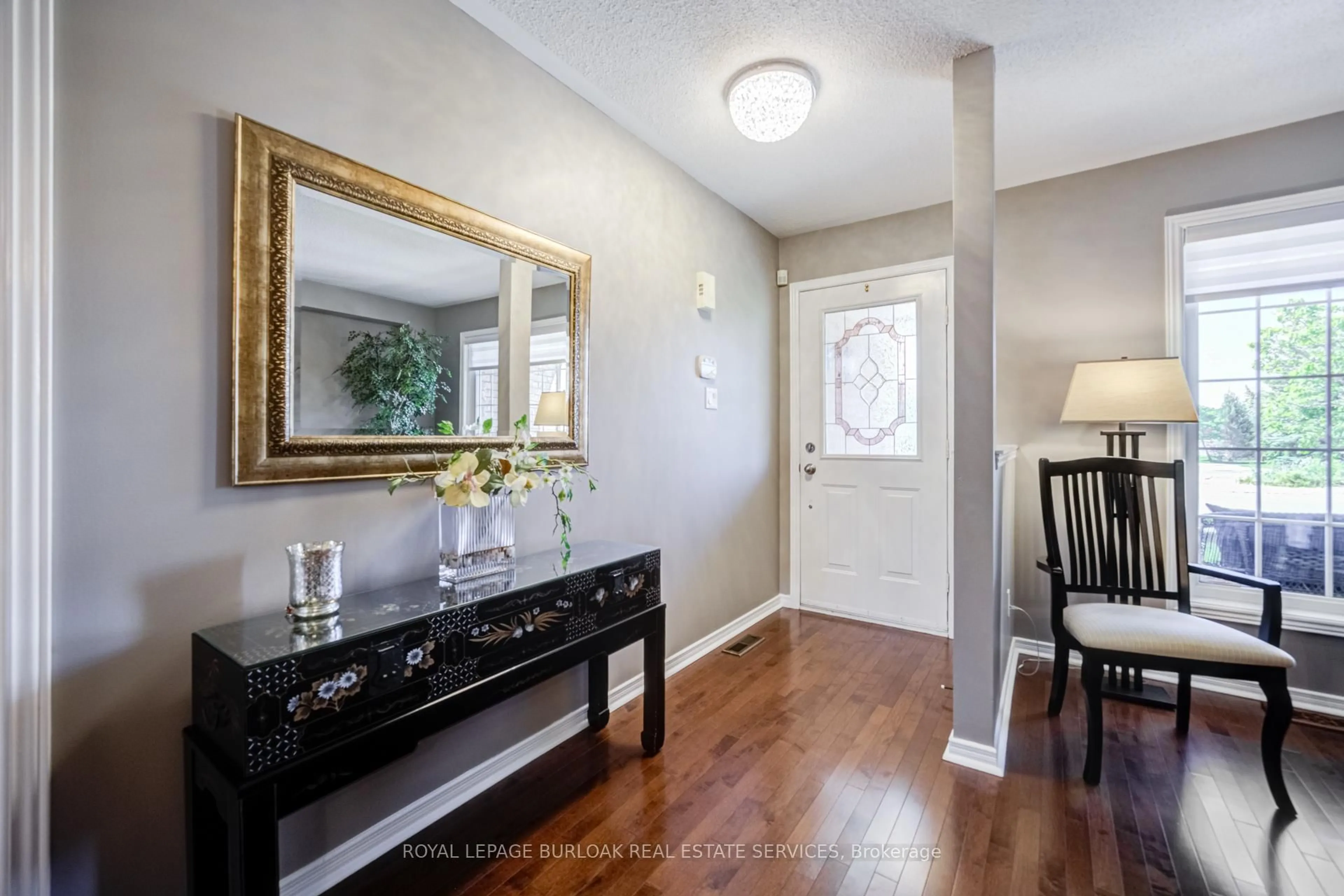 Indoor entryway for 2295 Kingfisher Crt, Oakville Ontario L6M 3Z3