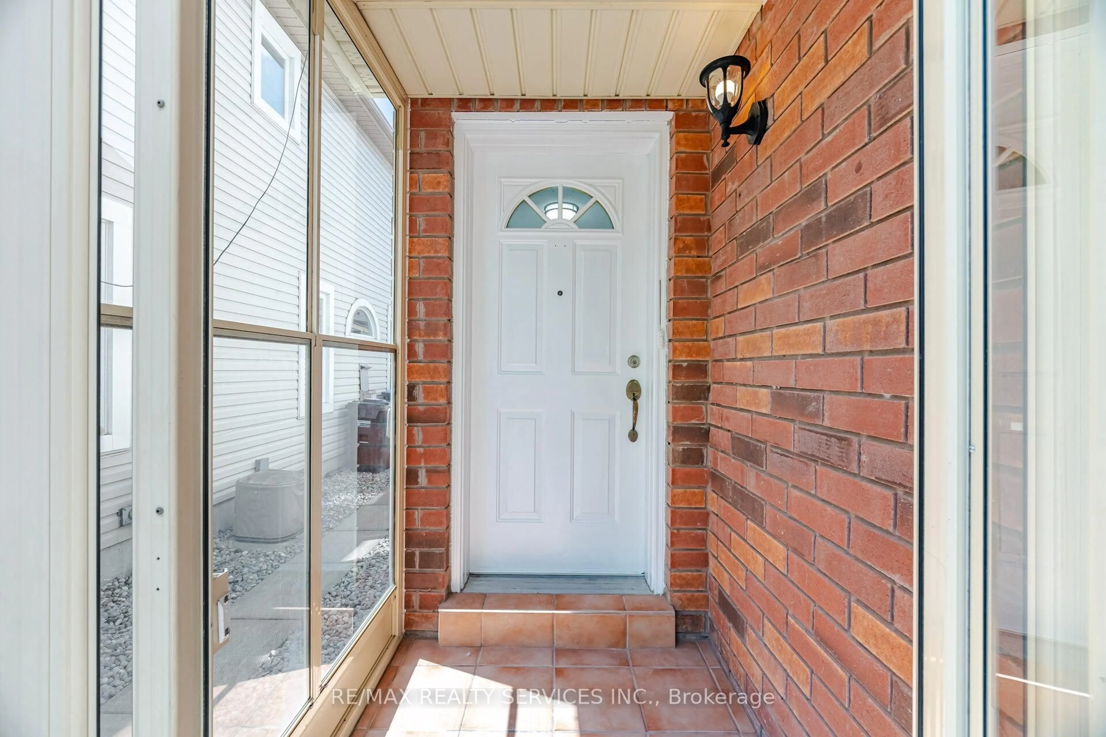 Indoor entryway for 54 Yellow Brick Rd, Brampton Ontario L6V 4L1