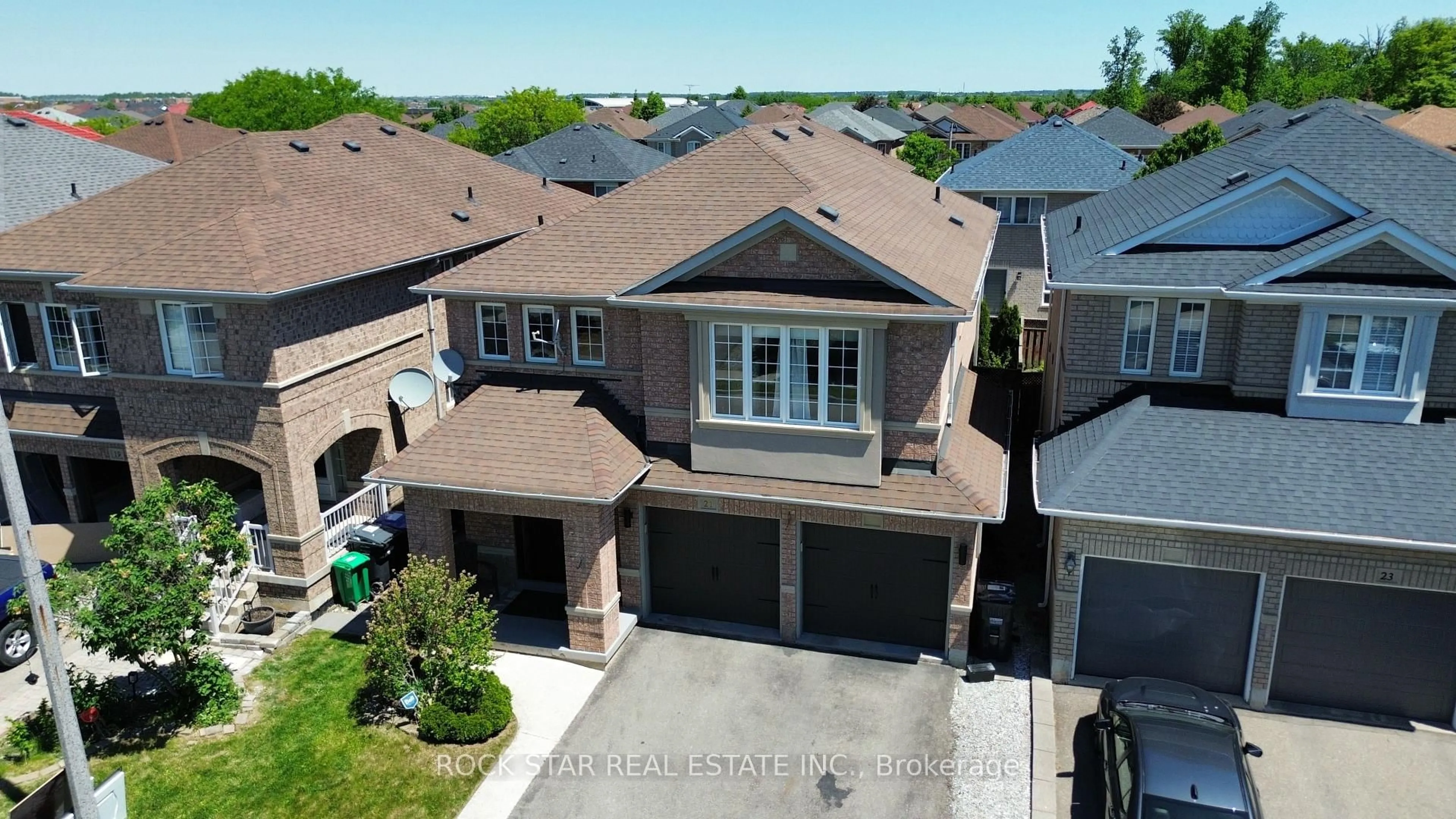 A pic from outside/outdoor area/front of a property/back of a property/a pic from drone, street for 21 Trudelle Cres, Brampton Ontario L7A 2Z1