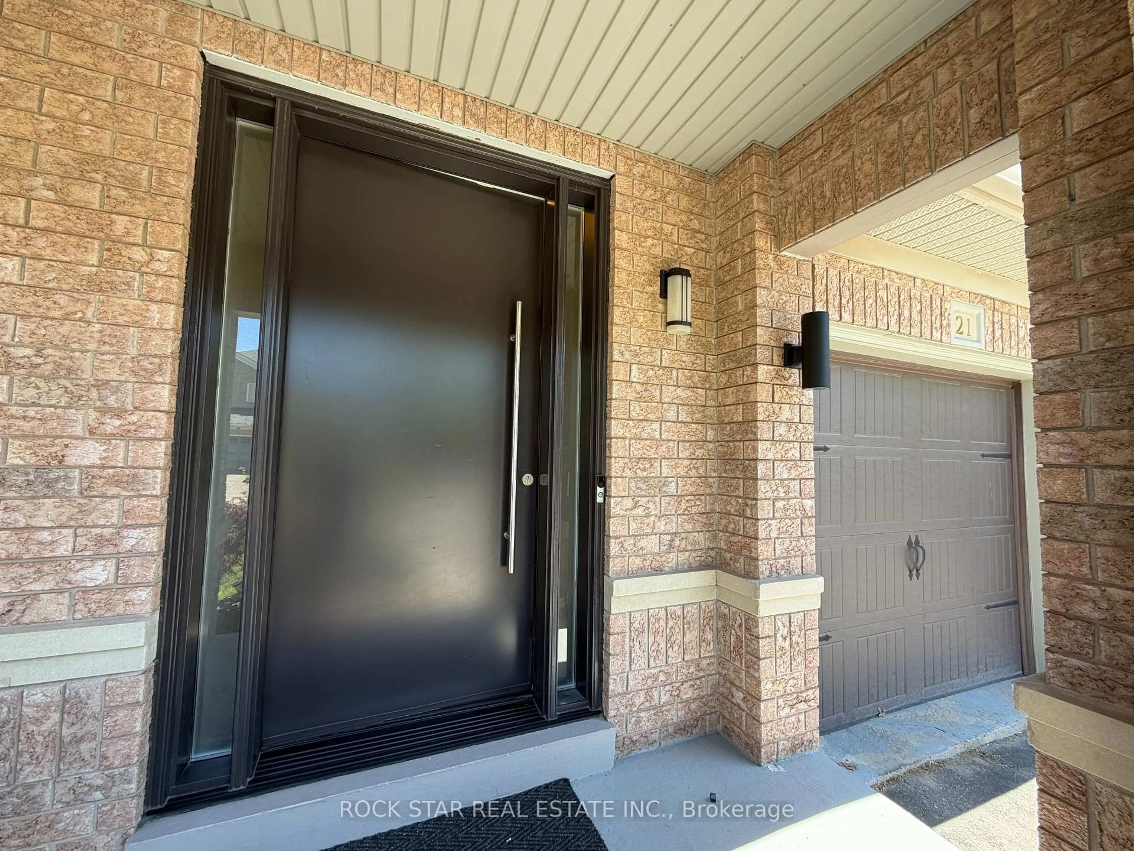 Indoor entryway for 21 Trudelle Cres, Brampton Ontario L7A 2Z1