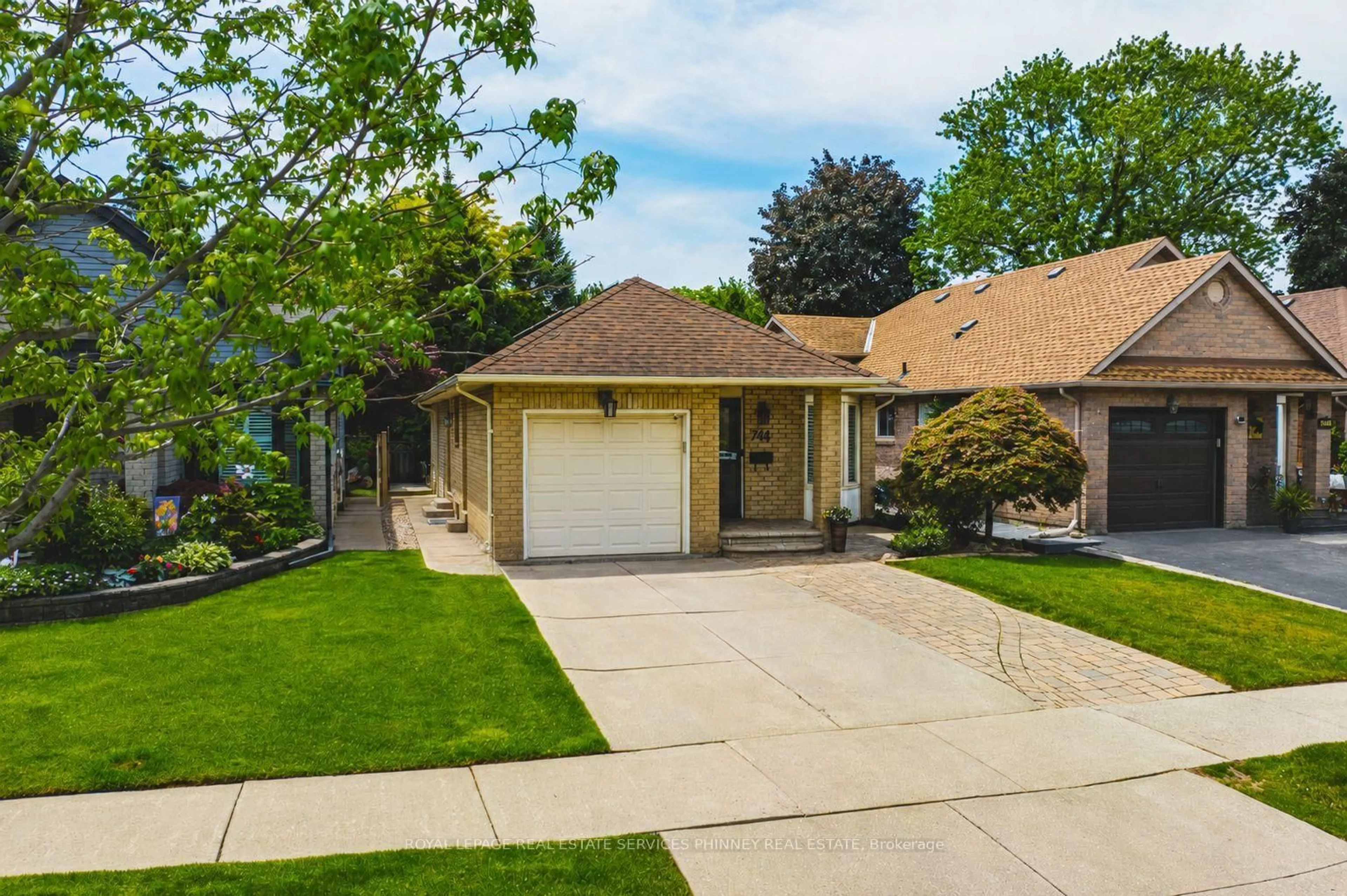 Unknown for 744 Miriam Cres, Burlington Ontario L7S 2E3