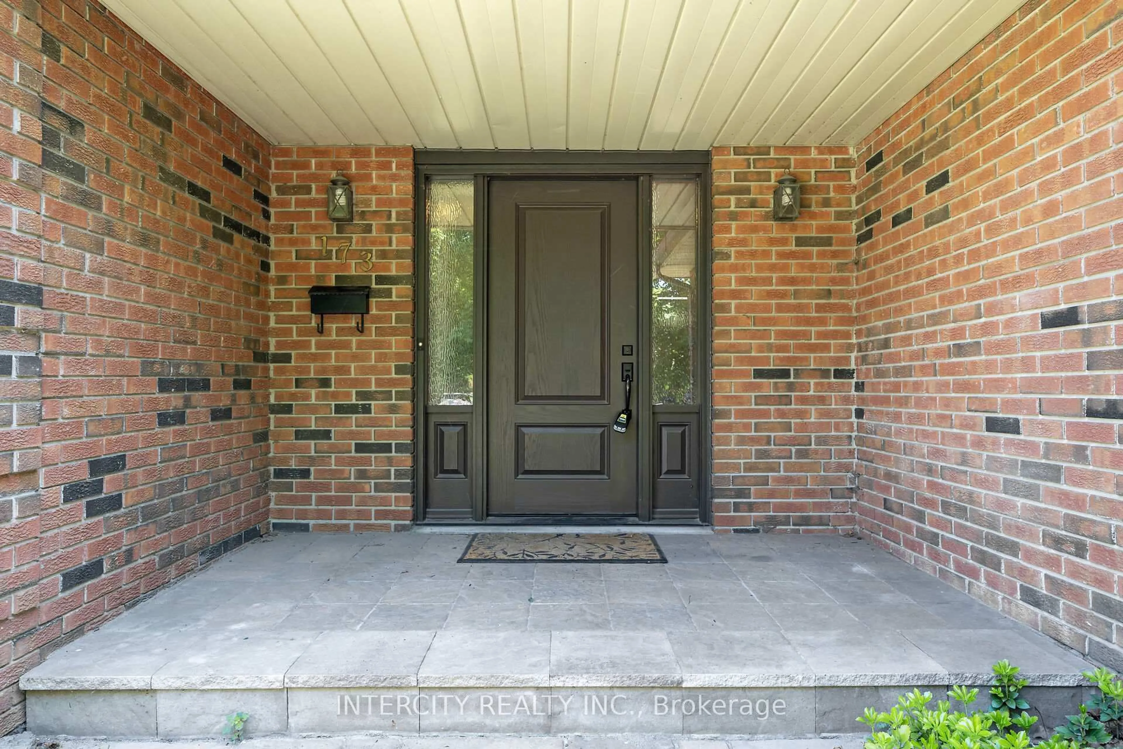 Indoor entryway for 173 All Saints Cres, Oakville Ontario L6J 5Y6