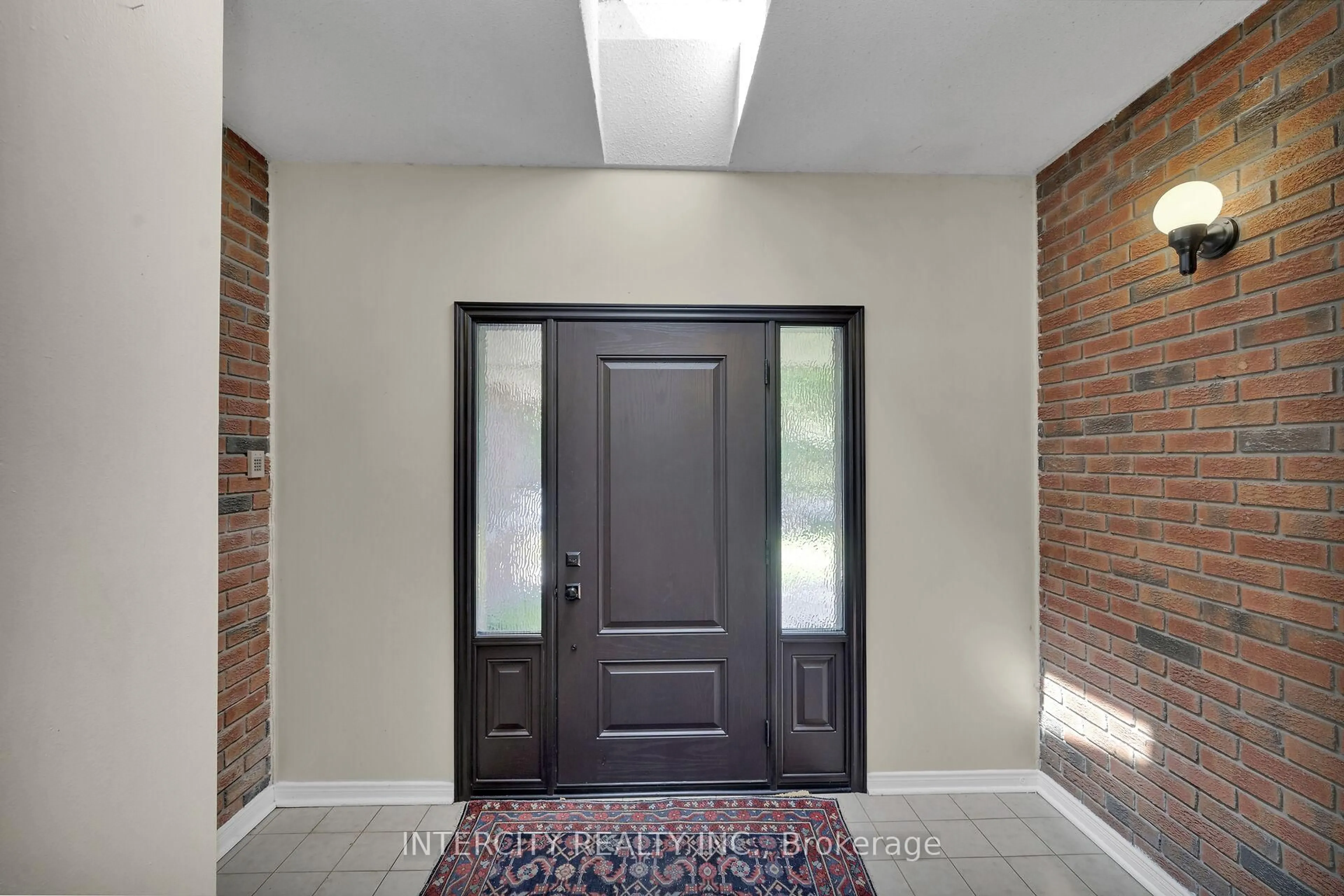 Indoor entryway for 173 All Saints Cres, Oakville Ontario L6J 5Y6