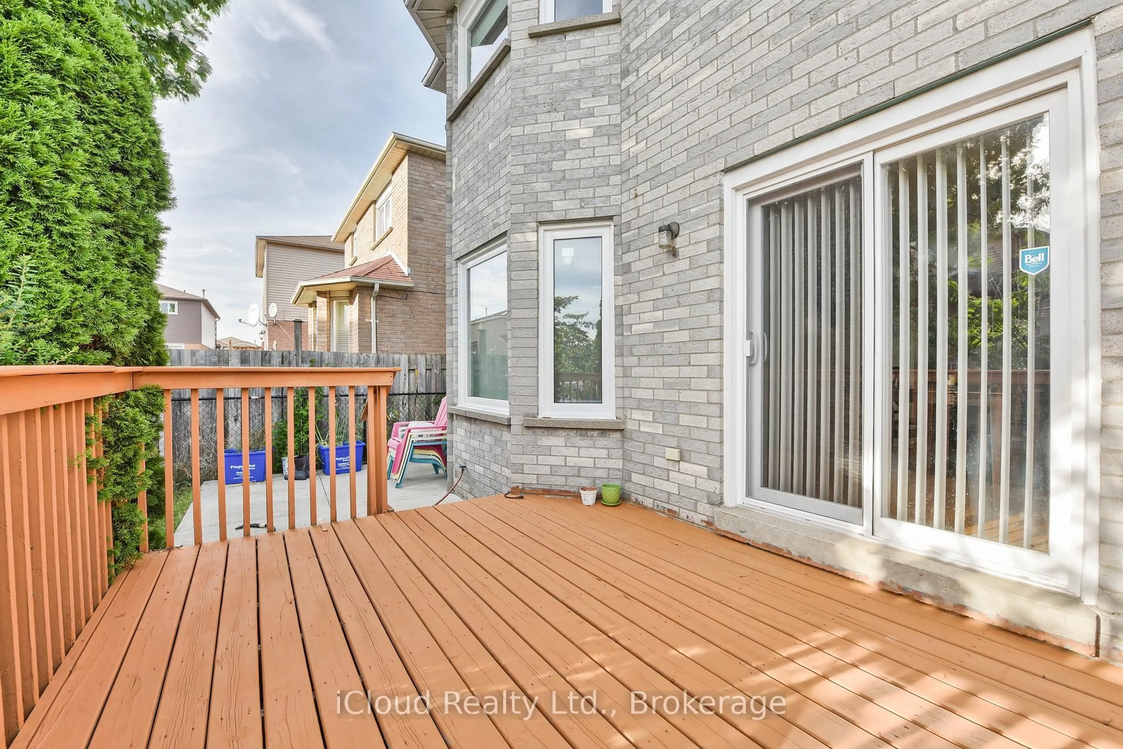 Patio, street for 14 Timberlane Dr, Brampton Ontario L6Y 3Y3