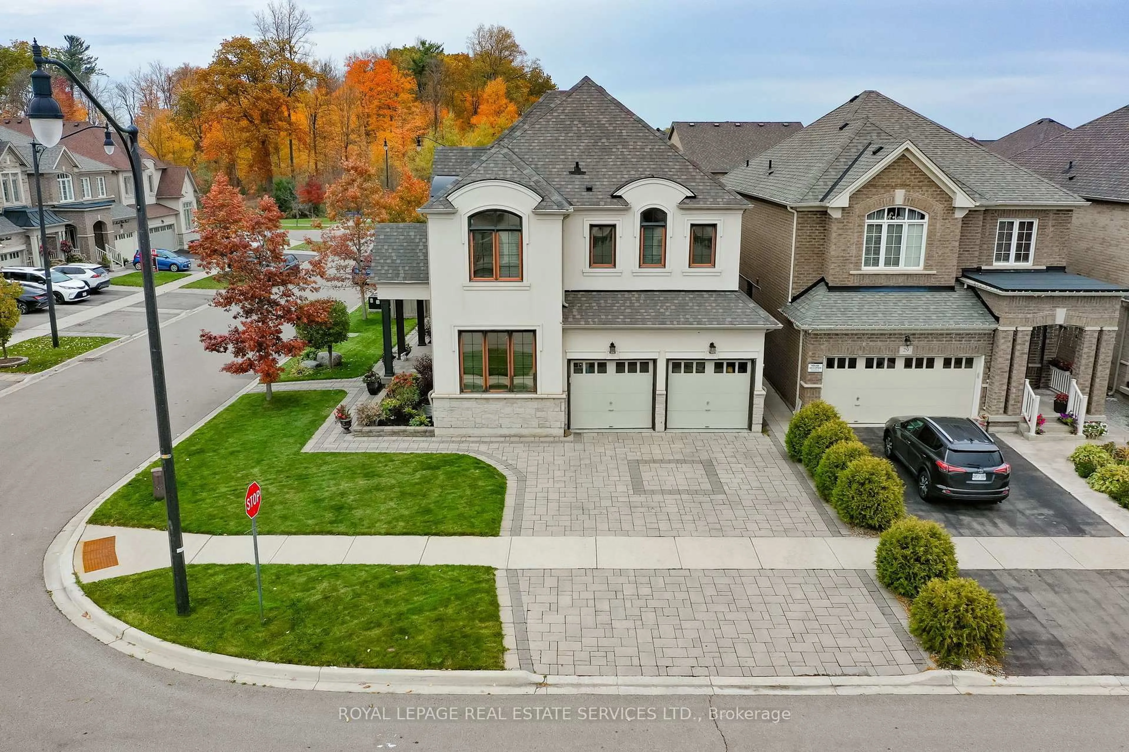 A pic from outside/outdoor area/front of a property/back of a property/a pic from drone, street for 13 Mussle White Rd, Brampton Ontario L6Y 6C3