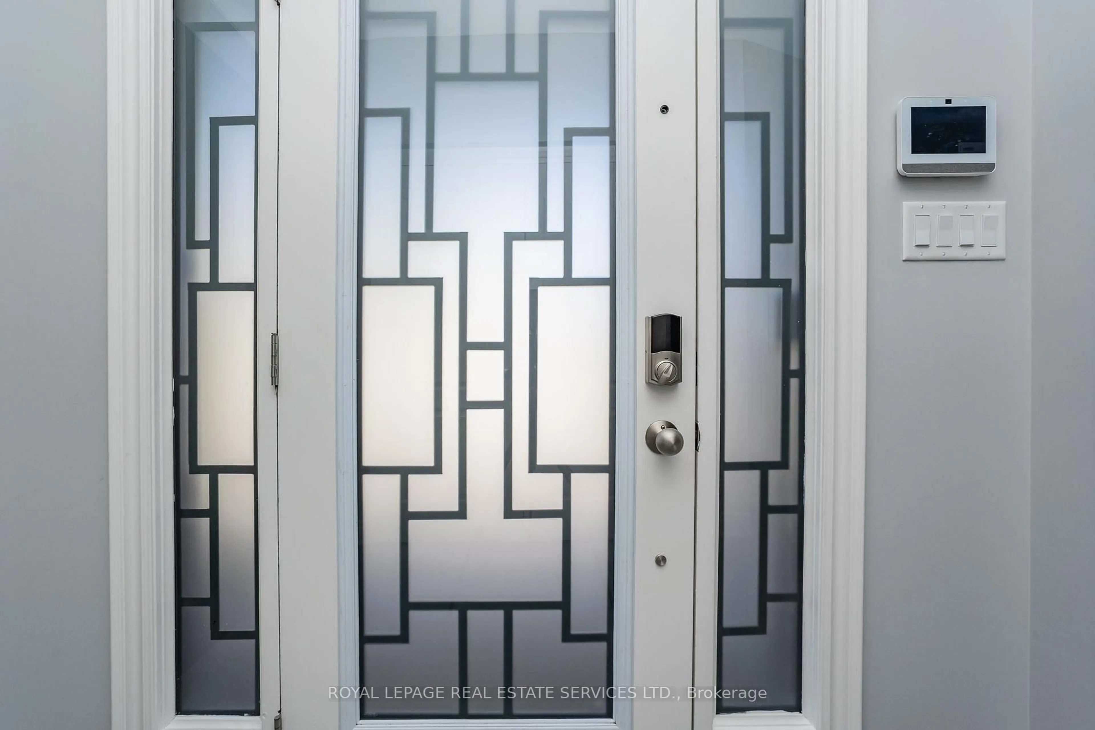 Indoor entryway for 13 Mussle White Rd, Brampton Ontario L6Y 6C3
