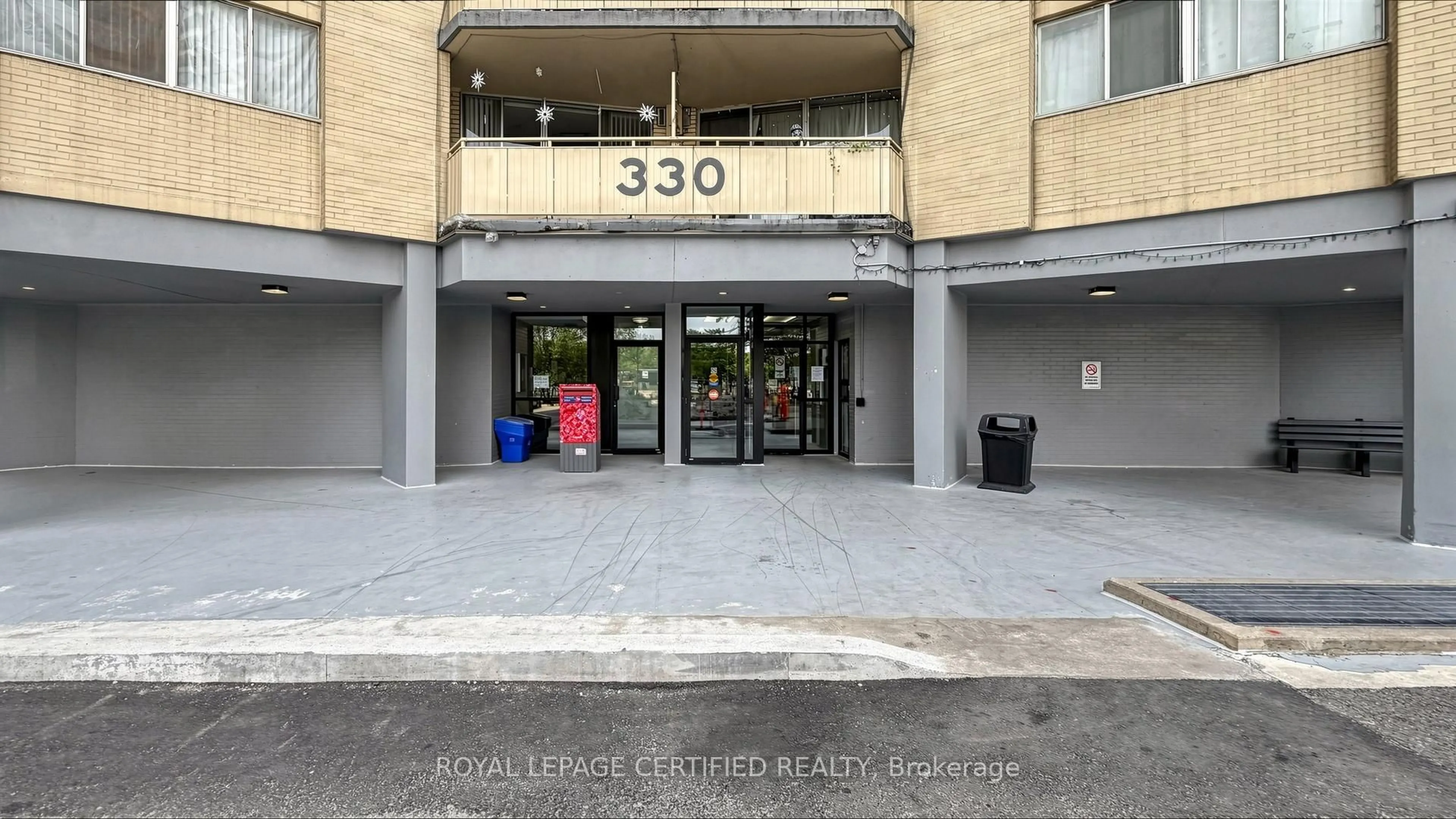 Indoor foyer for 330 Dixon Rd #1903, Toronto Ontario M9R 1S9