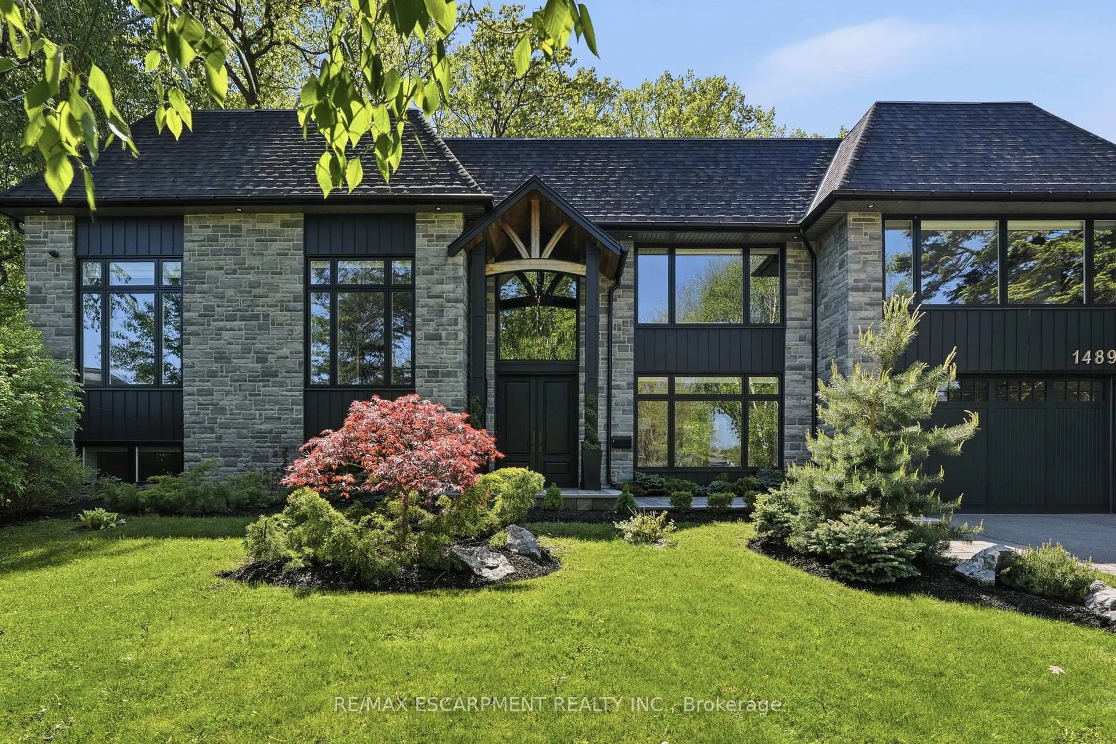 Home with brick exterior material, unknown for 1489 Rogerswood Crt, Mississauga Ontario L5J 1R7