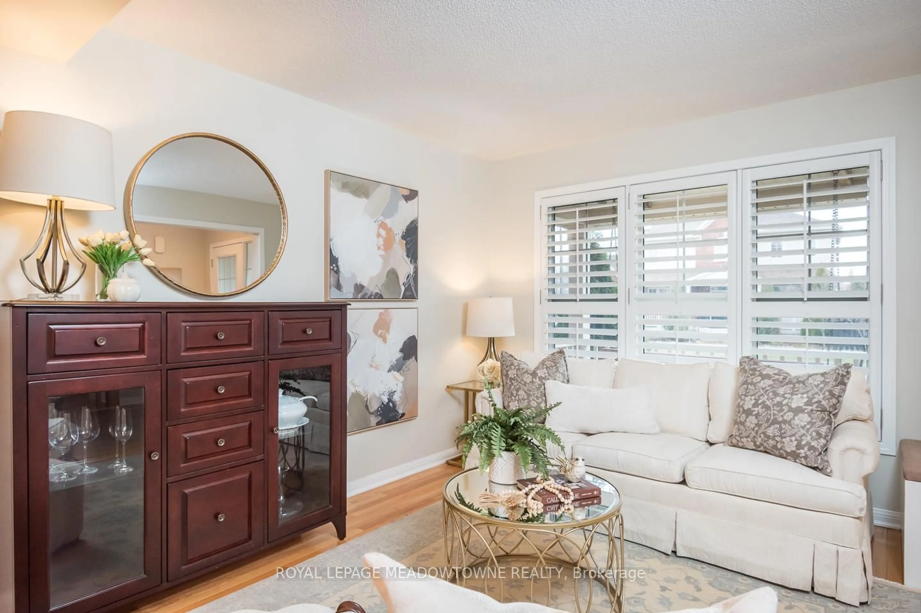 Living room with furniture, unknown for 292 Mcdougall Cross, Milton Ontario L9T 0N6