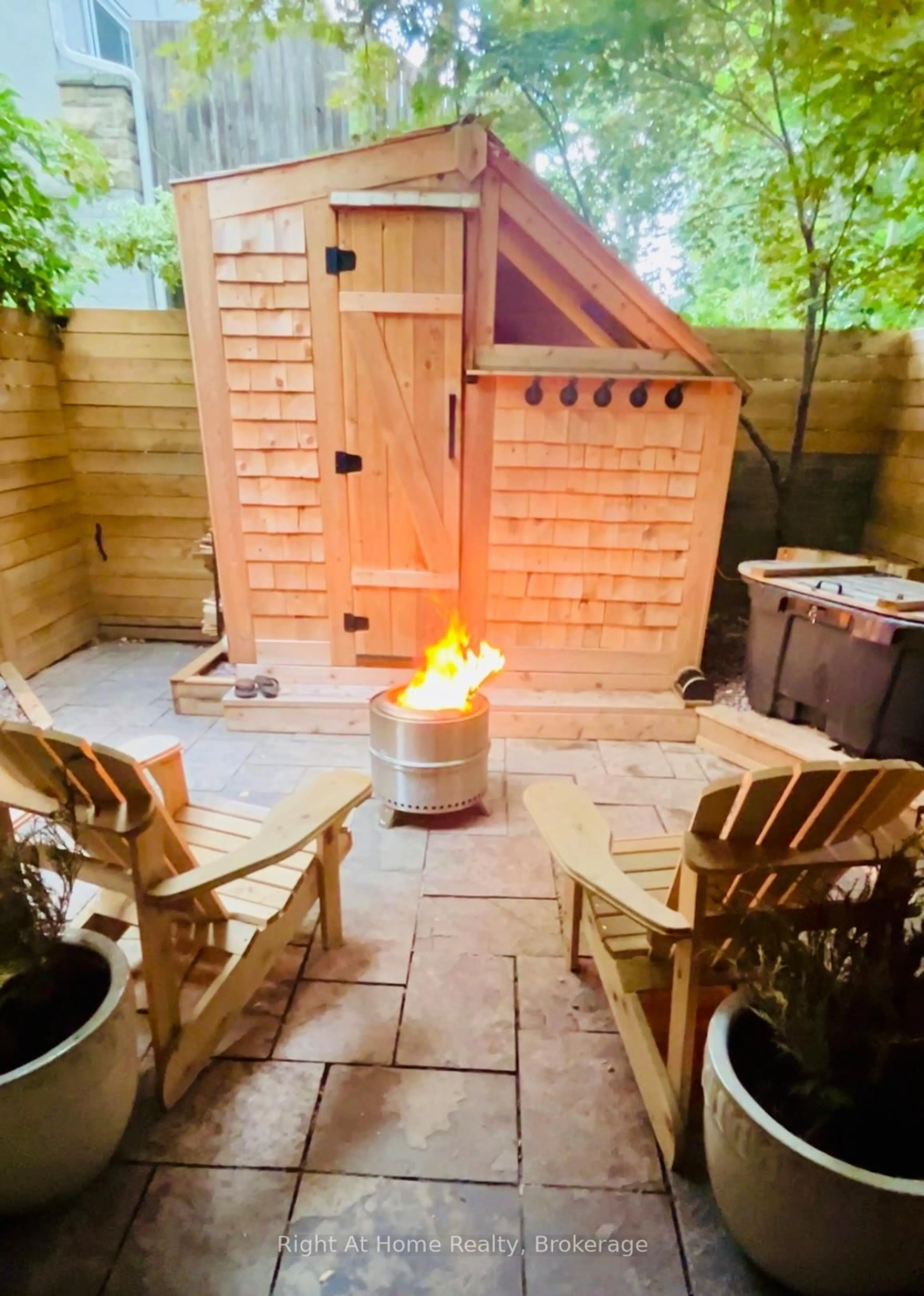 Patio, street for 109 Brant St, Oakville Ontario L6K 2Z7