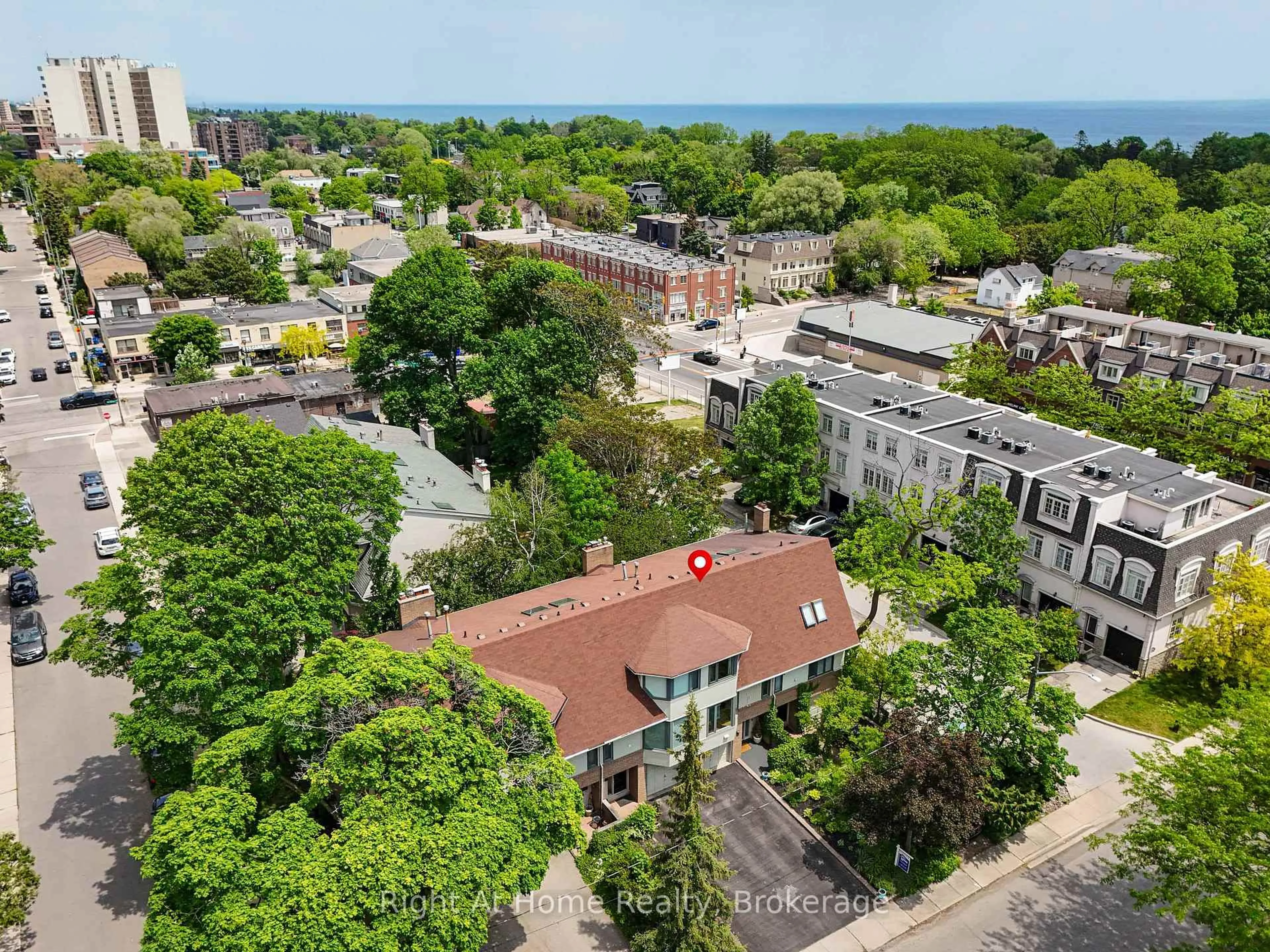 A pic from outside/outdoor area/front of a property/back of a property/a pic from drone, city buildings view from balcony for 109 Brant St, Oakville Ontario L6K 2Z7