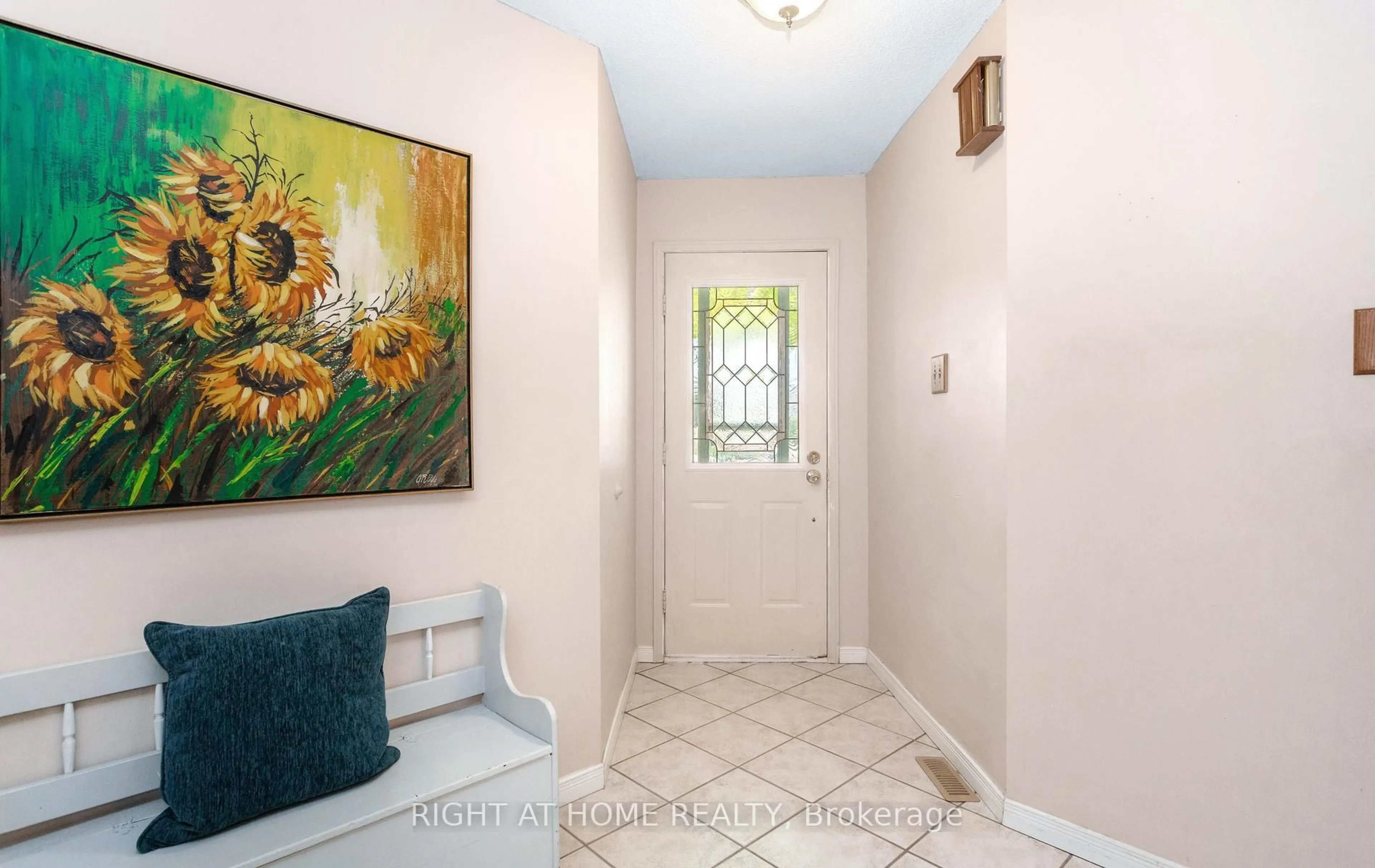 Indoor entryway for 138 Atkins Circ, Brampton Ontario L6X 4E7