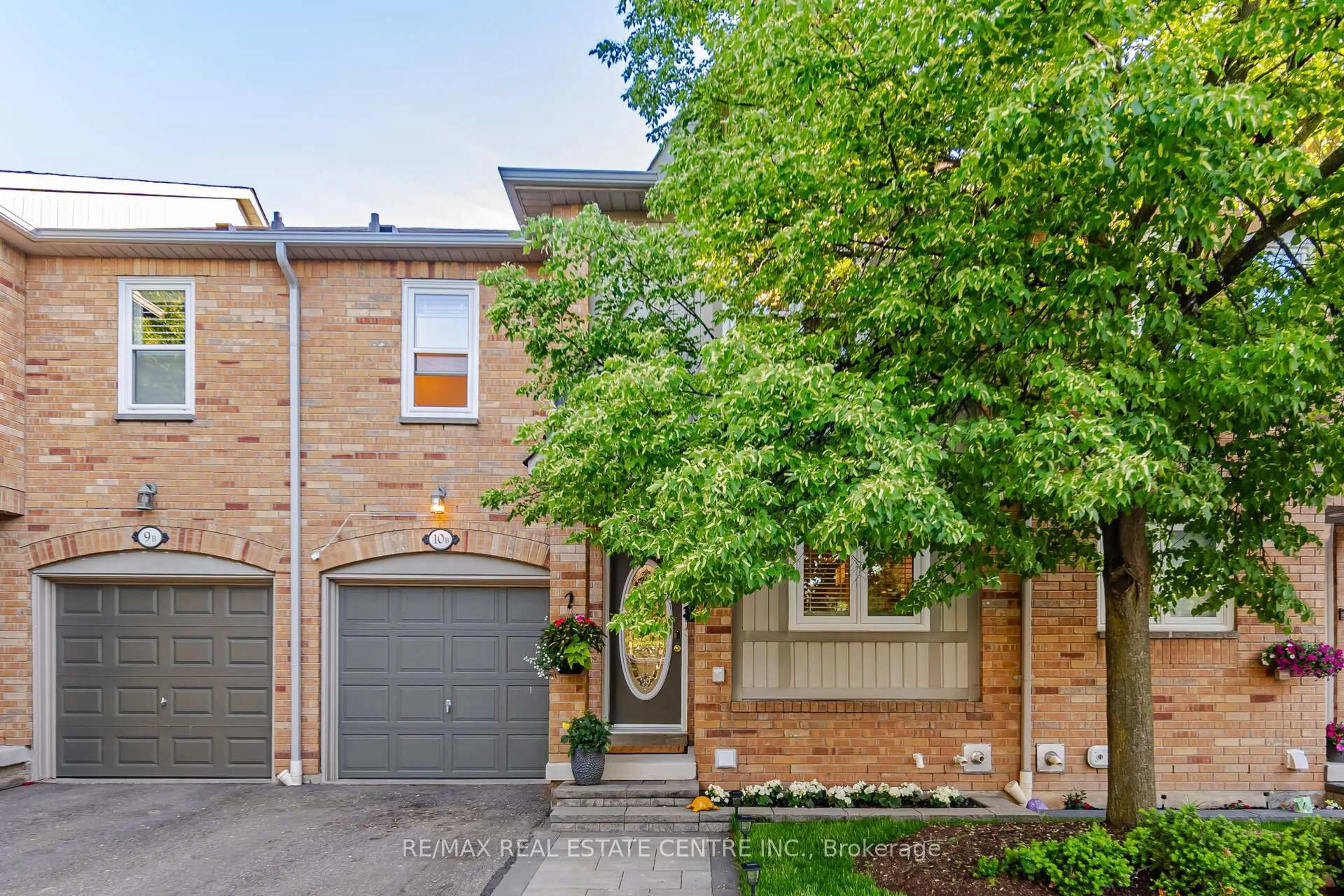 Home with brick exterior material, street for 5865 Dalebrook Cres #10B, Mississauga Ontario L5M 5X1