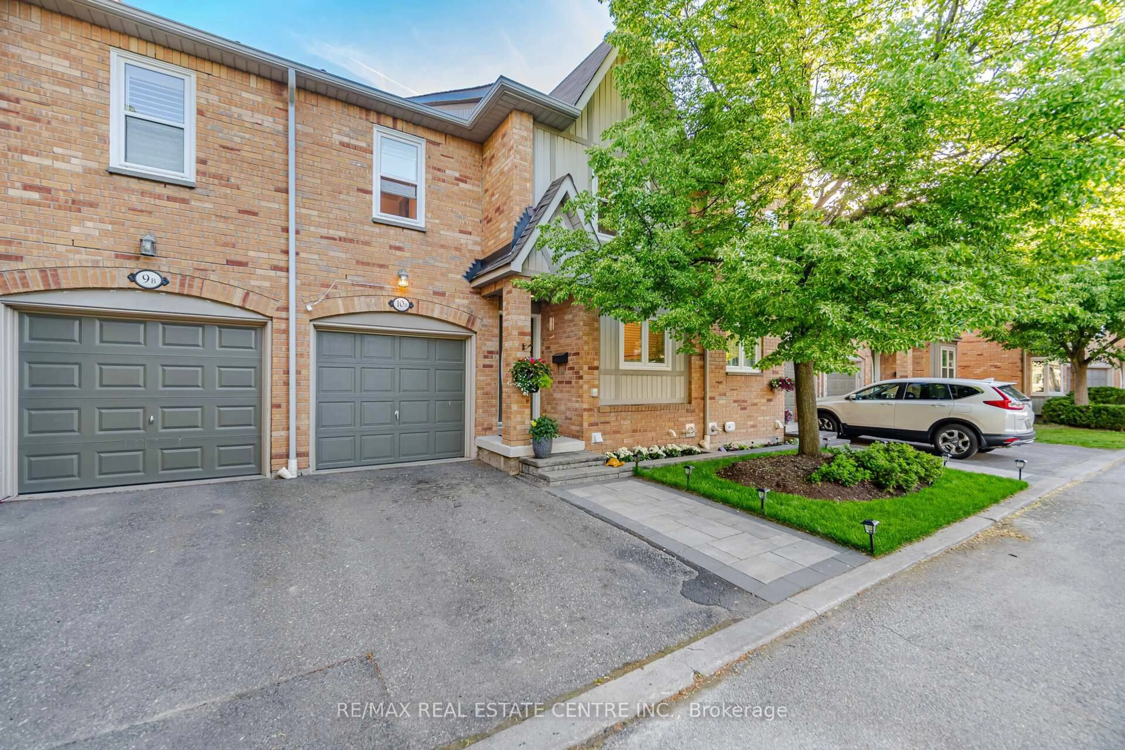 Home with brick exterior material, street for 5865 Dalebrook Cres #10B, Mississauga Ontario L5M 5X1
