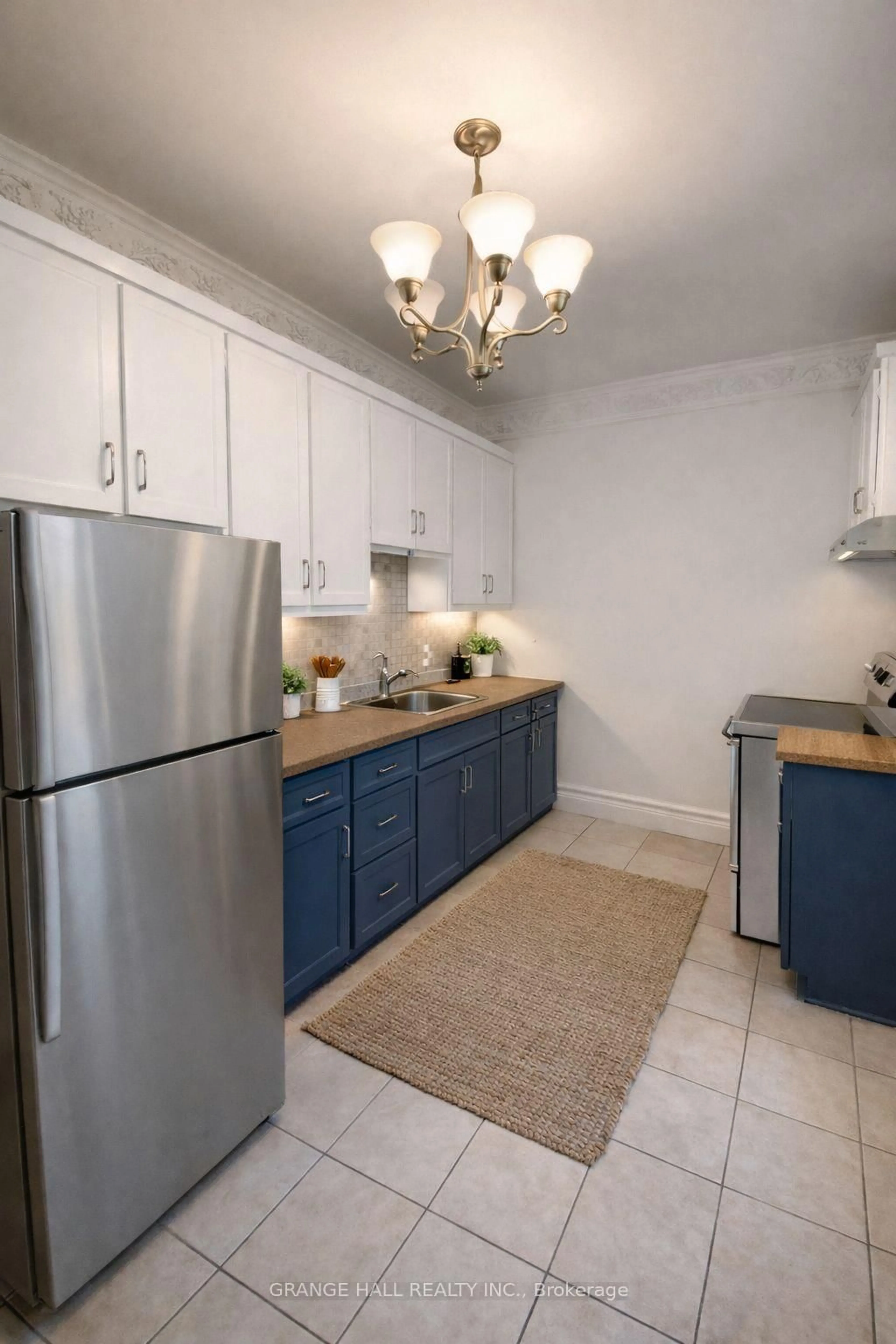 Open concept kitchen, ceramic/tile floor for 1544 King St, Toronto Ontario M6K 1J6