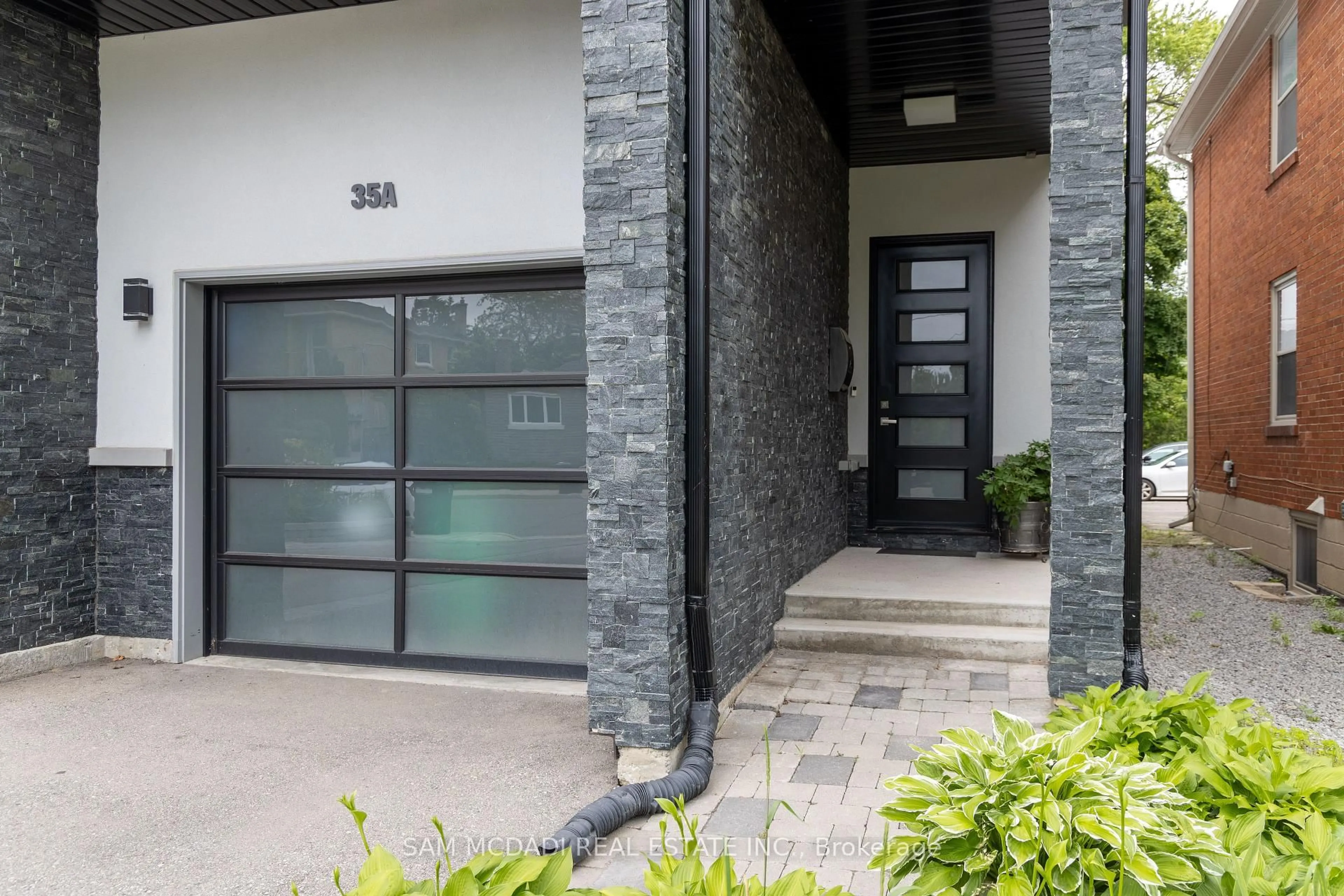Unknown for 35A Broadview Ave, Mississauga Ontario L5H 2S8