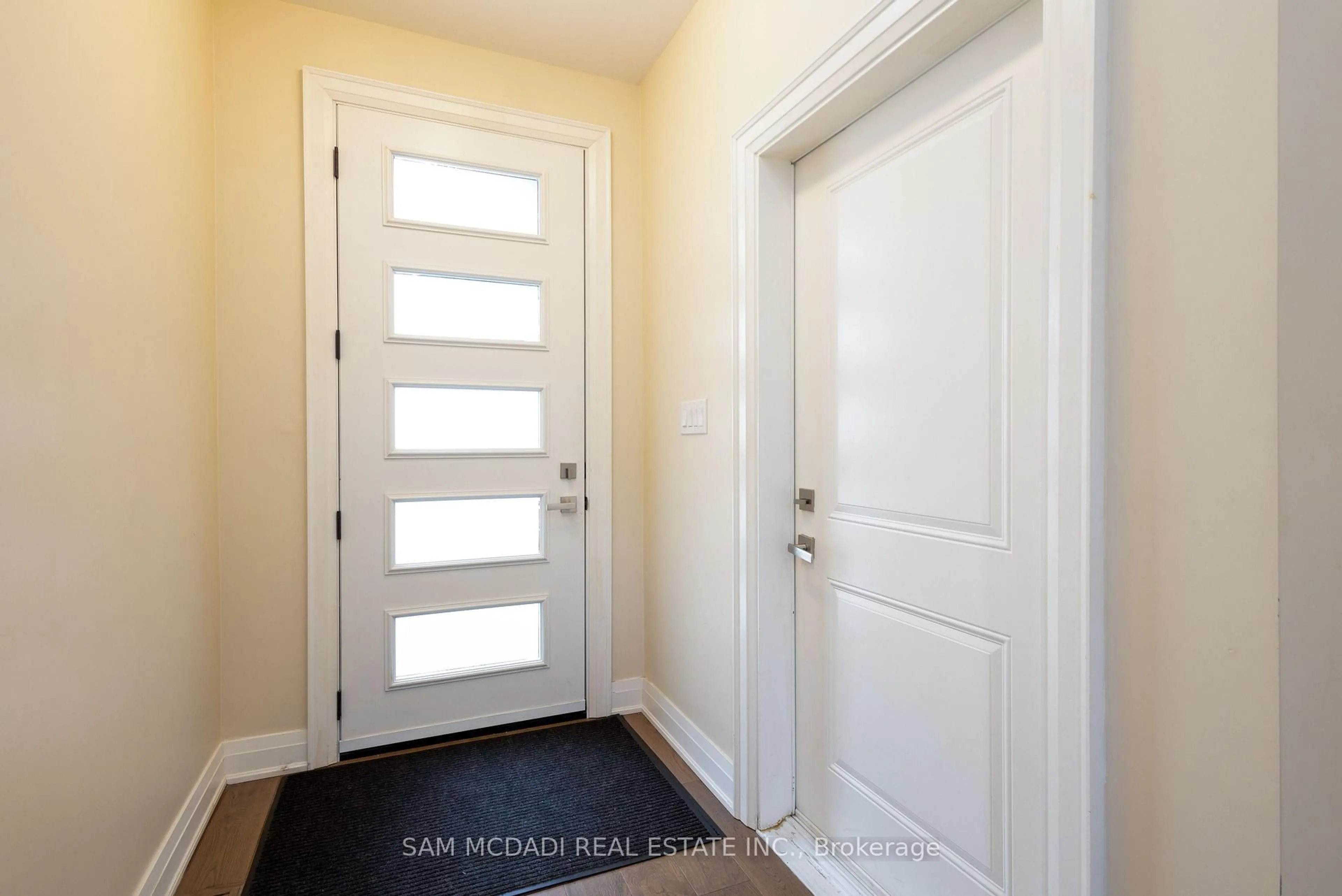 Indoor entryway for 35A Broadview Ave, Mississauga Ontario L5H 2S8