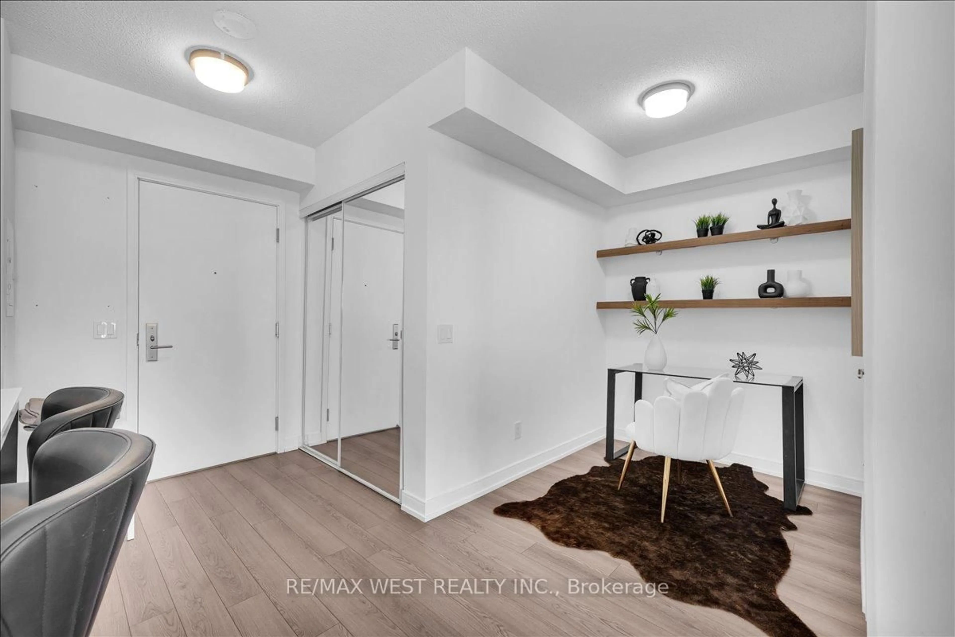 Indoor entryway for 20 Thomas Riley Rd #306, Toronto Ontario M9B 0C3
